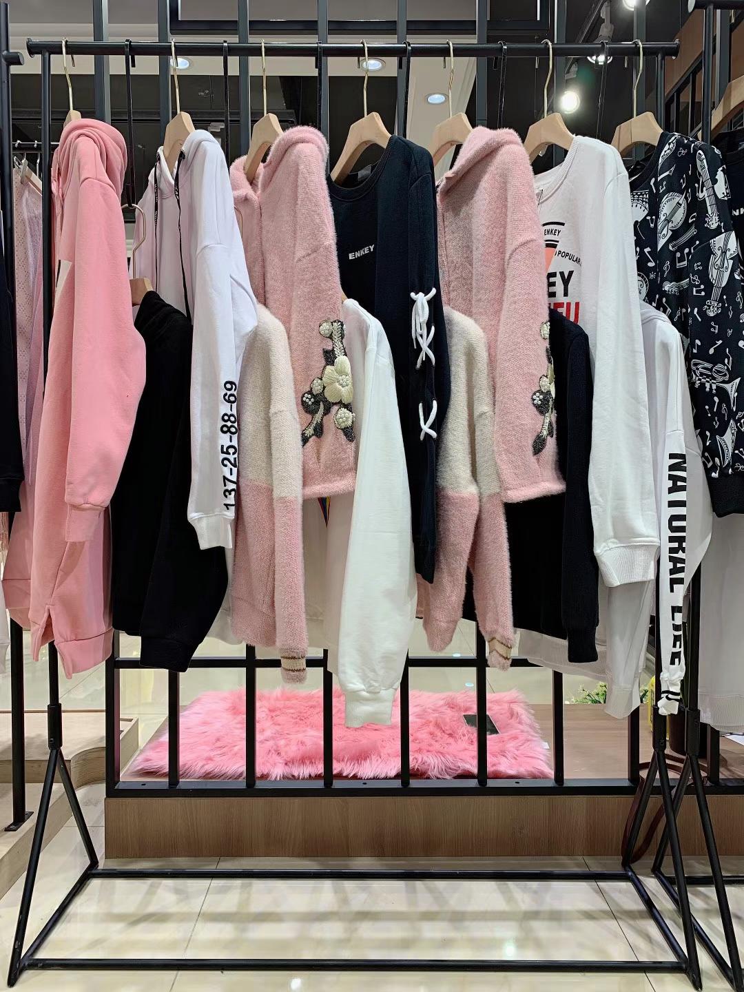 安又奇衛(wèi)衣2021秋品牌衛(wèi)衣女裝折扣一手貨源批發(fā)網(wǎng)
