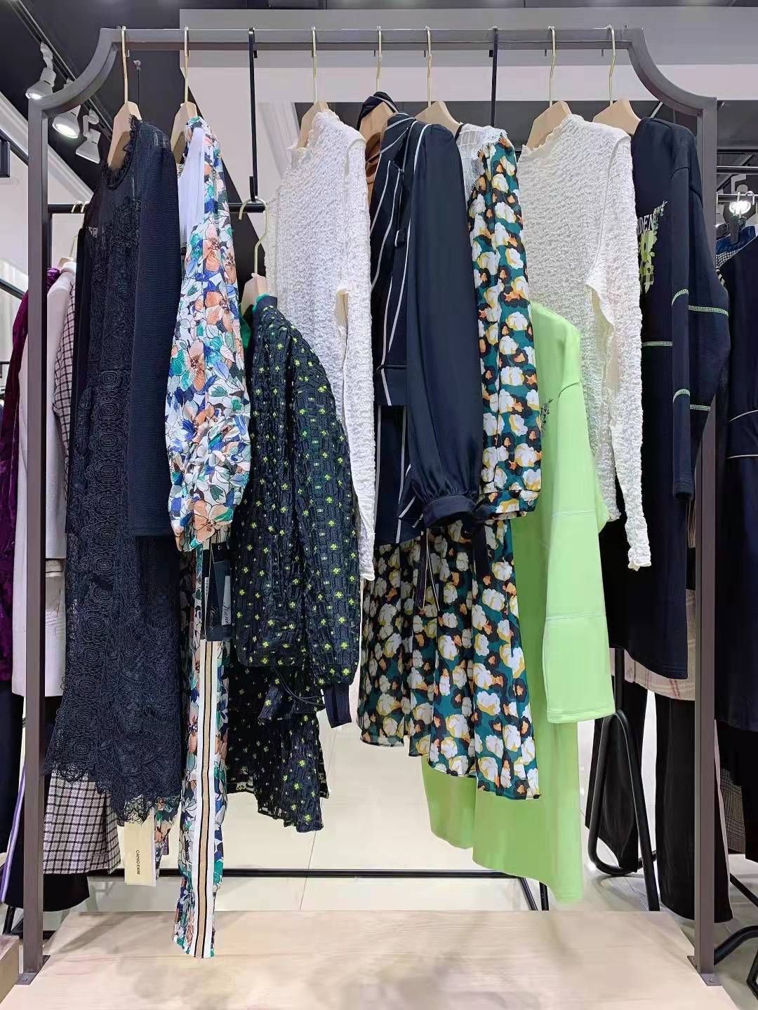 大碼女裝卡尼歐21秋品牌折扣女裝尾貨批發(fā)供應(yīng)商