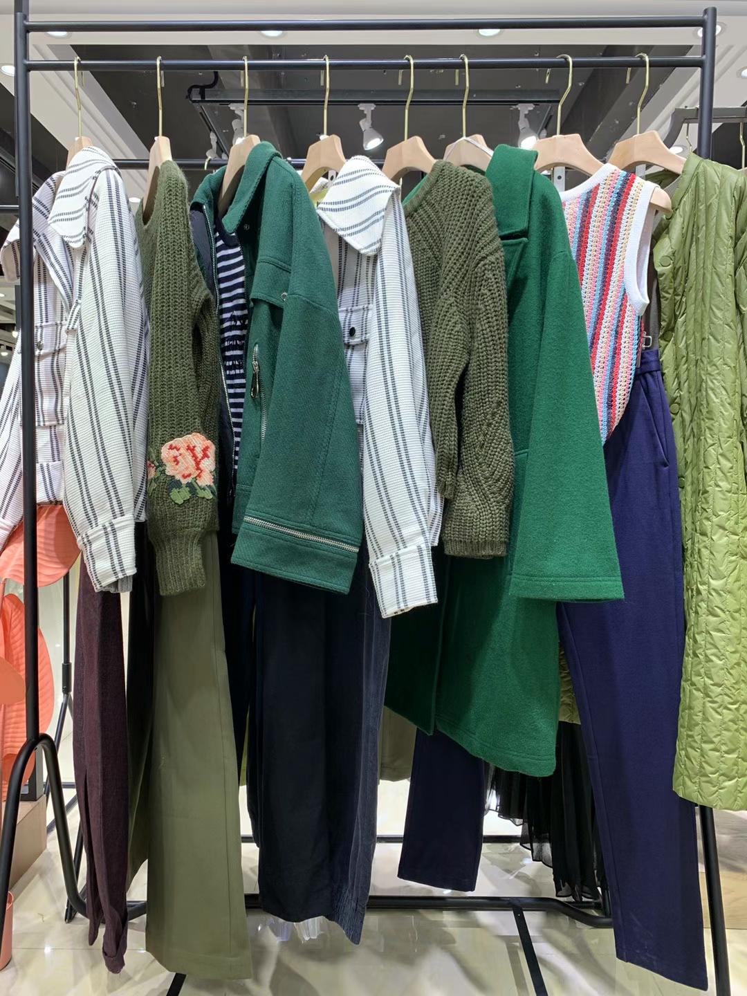 UR 2021秋冬馬華克菲風(fēng)格女裝尾貨一手貨源批發(fā) 品牌女裝尾貨供應(yīng)商