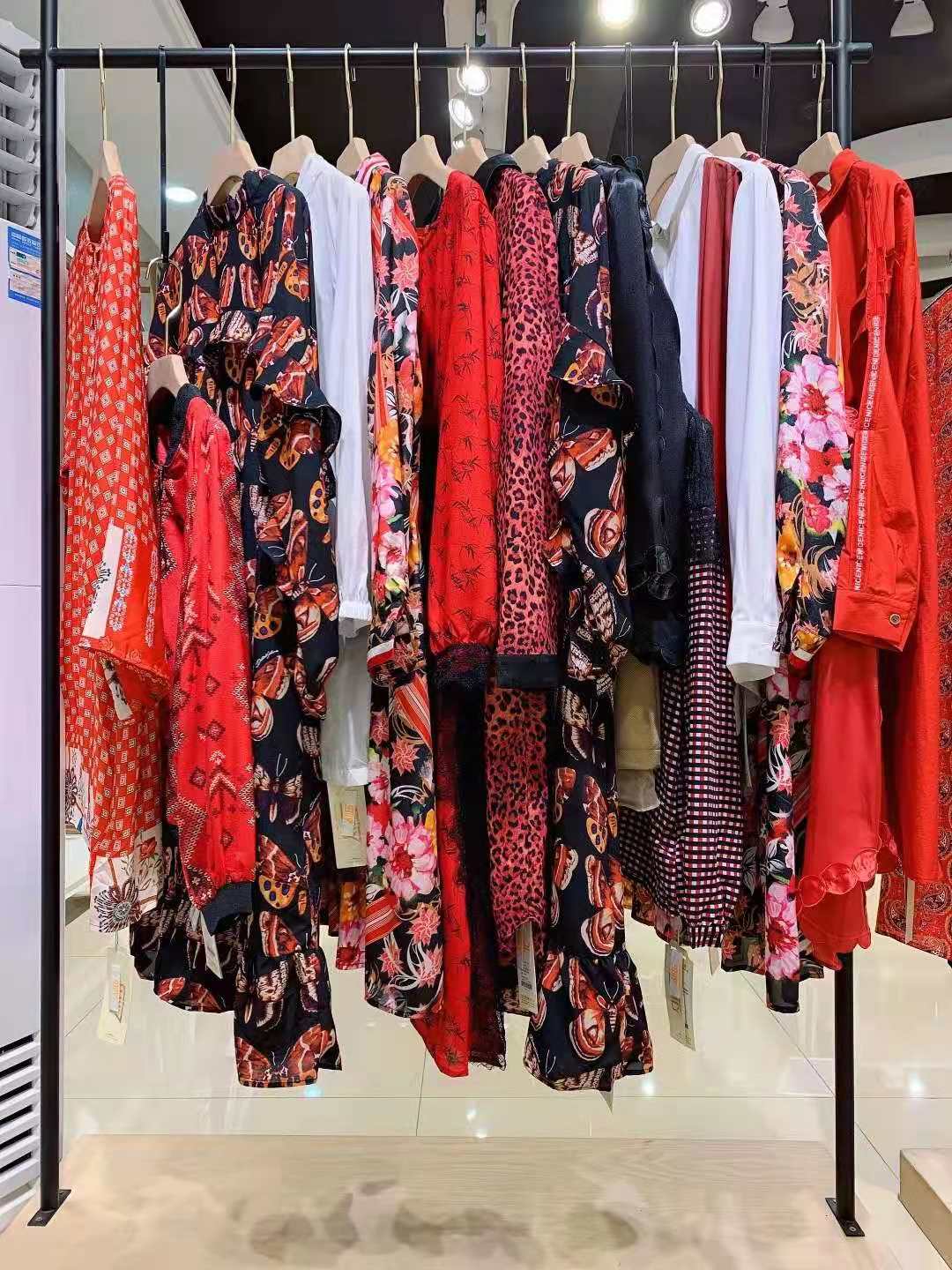 一二線女裝品牌西子戀秋冬女裝折扣尾貨批發(fā)渠道