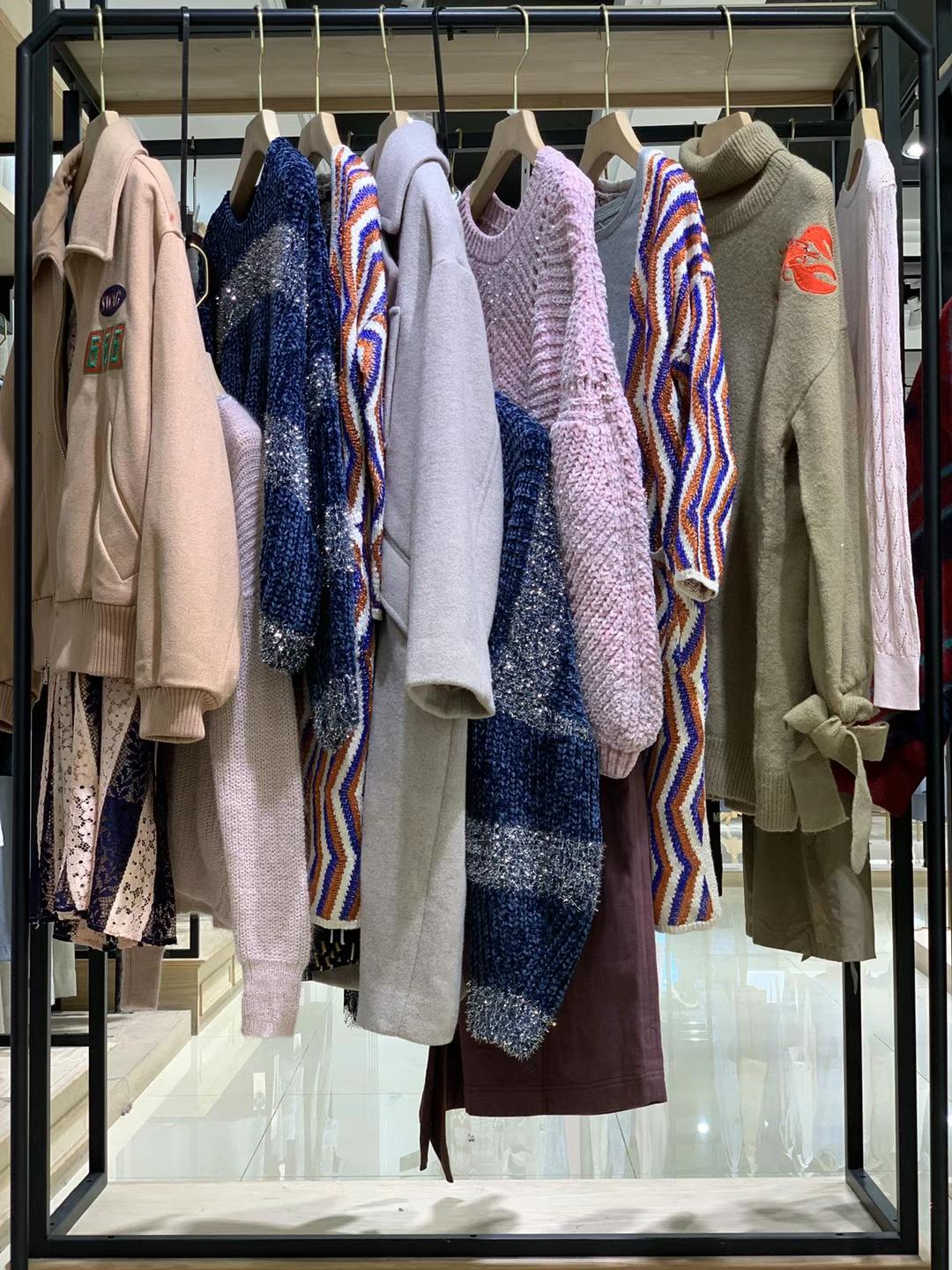 UR 2021秋冬馬華克菲風(fēng)格女裝尾貨一手貨源批發(fā) 品牌女裝尾貨供應(yīng)商