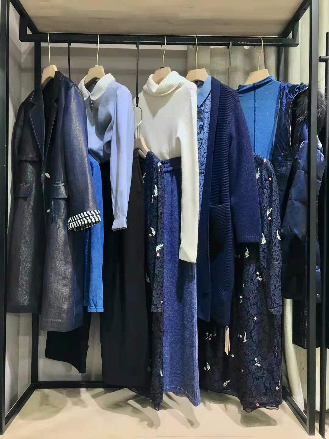 深圳原創(chuàng)設(shè)計師品牌珞娜秋冬折扣女裝尾貨批發(fā)市場