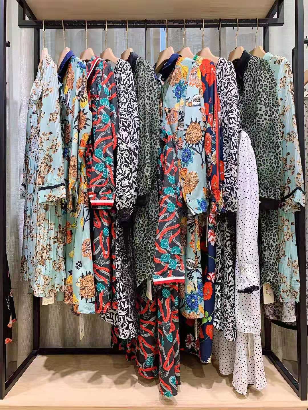 一二線女裝品牌西子戀秋冬女裝折扣尾貨批發(fā)渠道