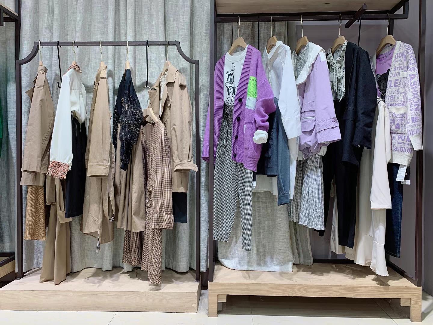 三標(biāo)齊全香港華丹妮2022春品牌女裝尾貨批發(fā) 國(guó)內(nèi)尾貨服裝批發(fā)市場(chǎng)