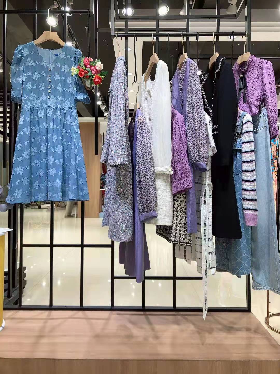 品牌恩裳2022春精 品女裝尾貨批發(fā)供應(yīng)商