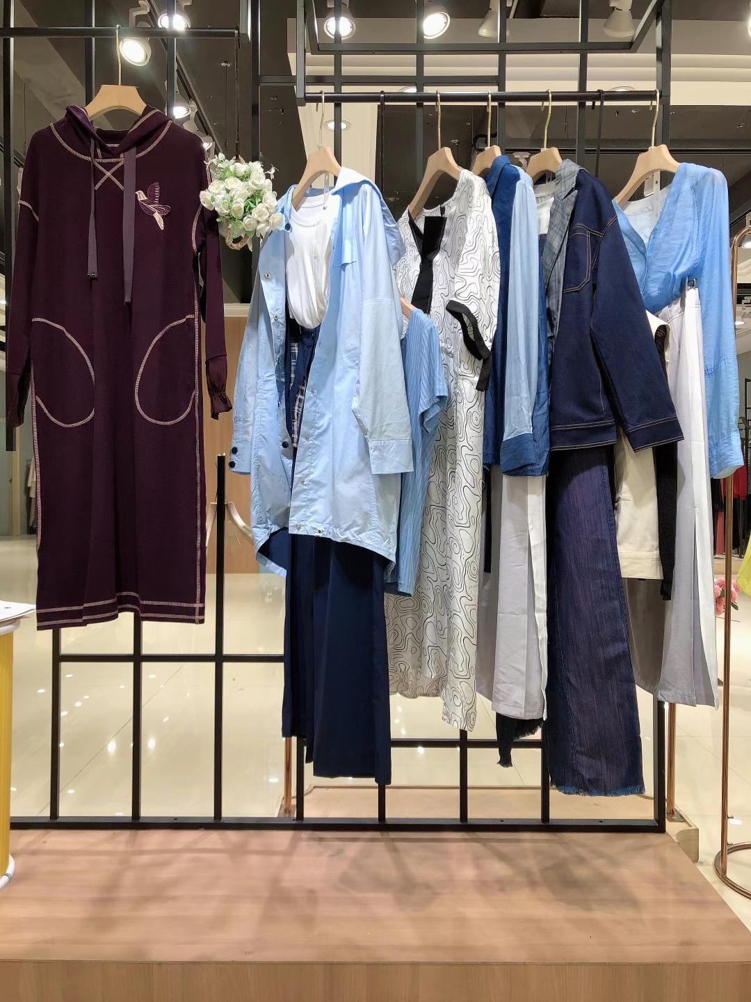 深圳品牌撿家子2022春深圳原創(chuàng)設(shè)師計(jì)品牌女裝尾貨批發(fā) 直播貨源平臺(tái)批發(fā)
