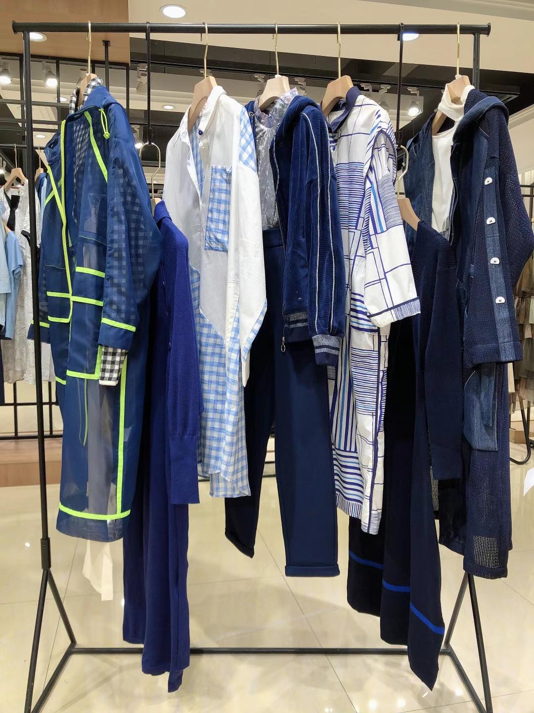 深圳品牌撿家子2022春深圳原創(chuàng)設(shè)師計(jì)品牌女裝尾貨批發(fā) 直播貨源平臺(tái)批發(fā)