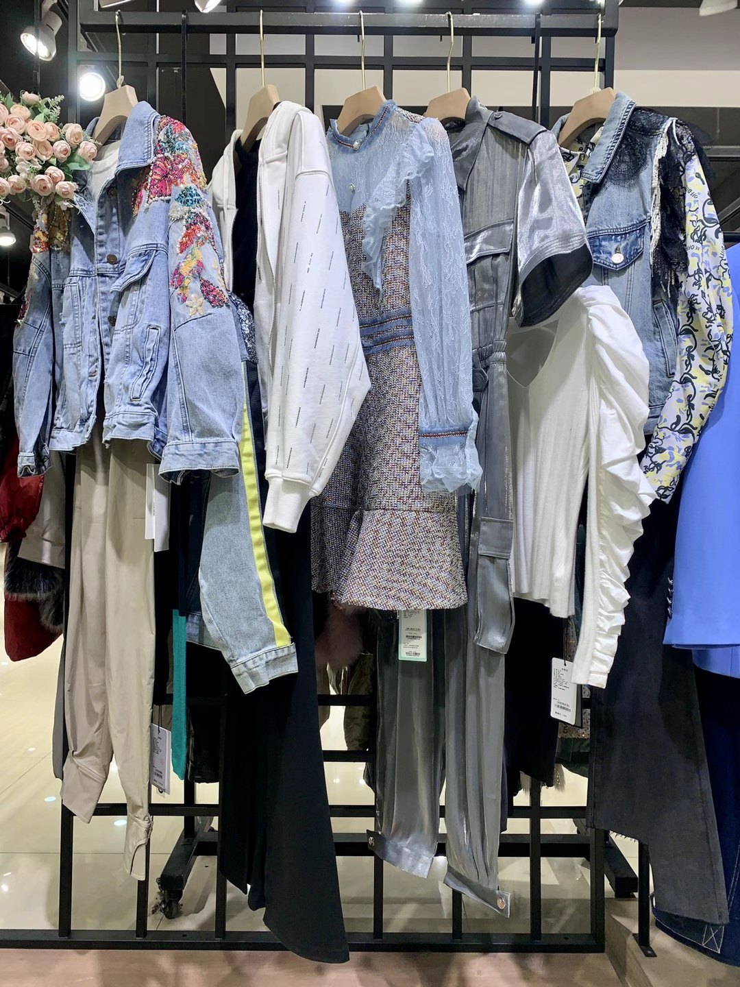 精 品女裝馬克華菲2022春國(guó)內(nèi)一二線品牌女裝折扣尾貨批發(fā)