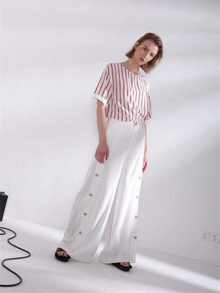 折扣女裝訴求春品牌折扣女裝庫存尾貨批發(fā)市場