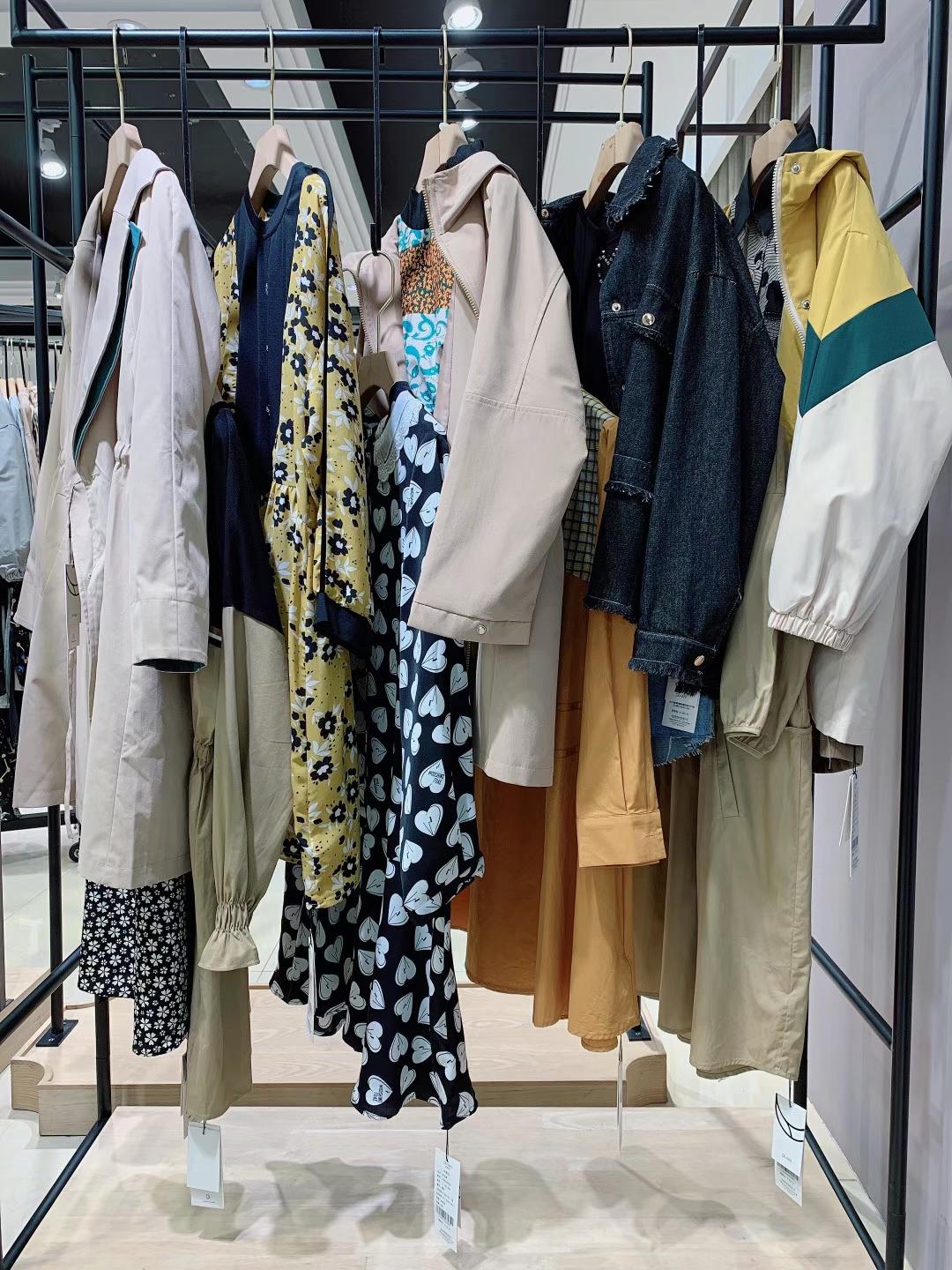 輕熟女裝蒂言2022春精 品女裝店進(jìn)貨一手貨源批發(fā) 專柜正 品女裝走份批發(fā)
