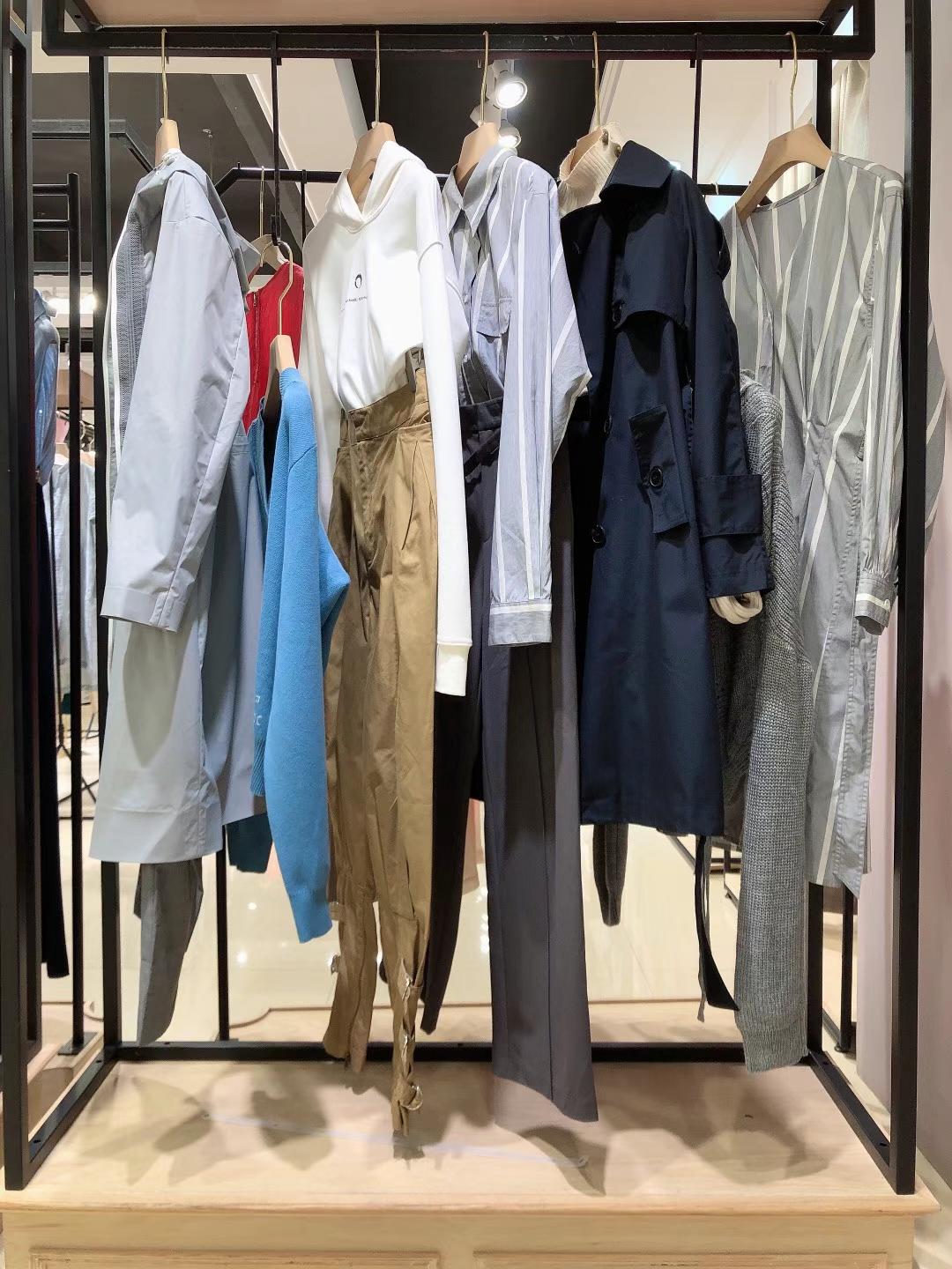 時尚知 名女裝未知未覺WZWJ/沒完沒了2022春女裝折扣批發(fā)供應(yīng)商