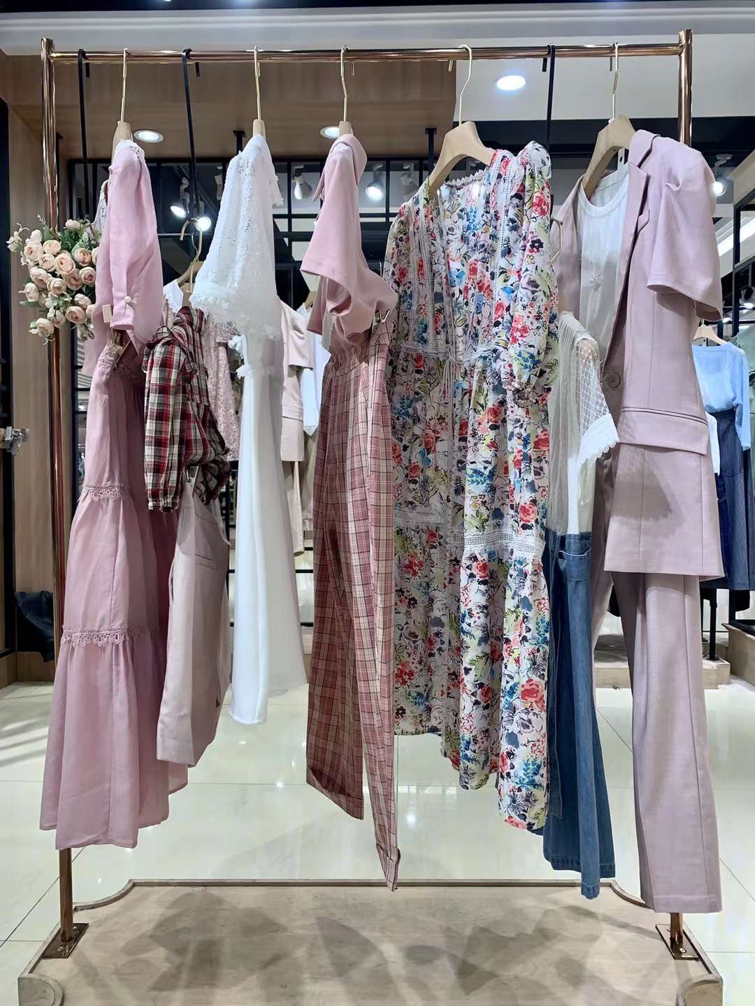 國內(nèi)一二線女裝品牌芭依璐2022夏折扣女裝尾貨走份批發(fā)
