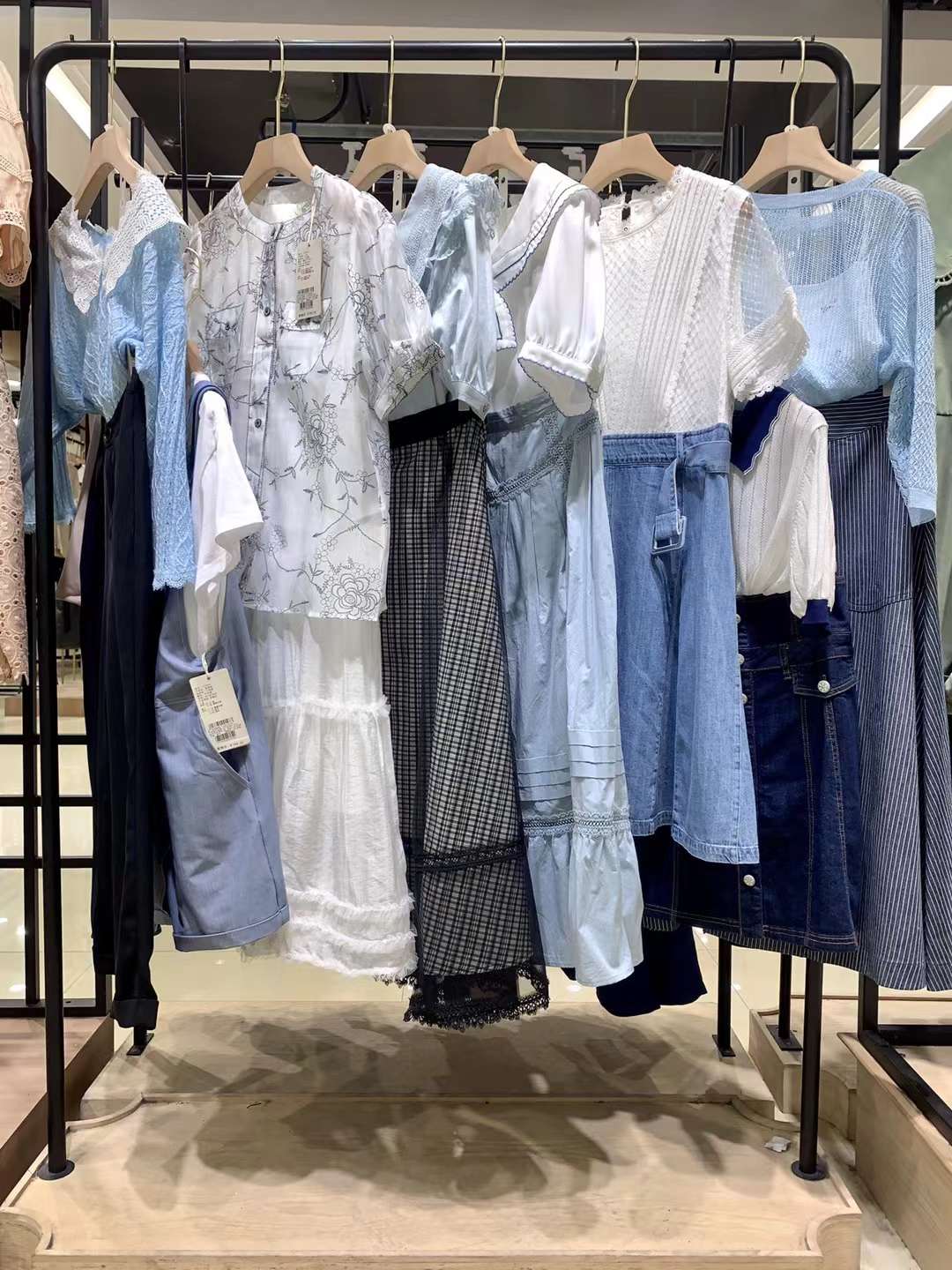 國內(nèi)一二線女裝品牌芭依璐2022夏折扣女裝尾貨走份批發(fā)