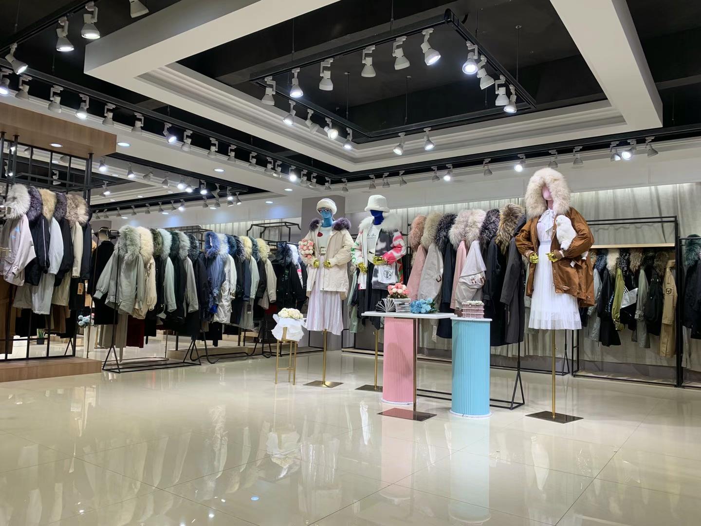 緣姿盈皮草派克2021冬品牌女裝庫(kù)存尾貨廠家直批 工廠女裝尾貨批發(fā)