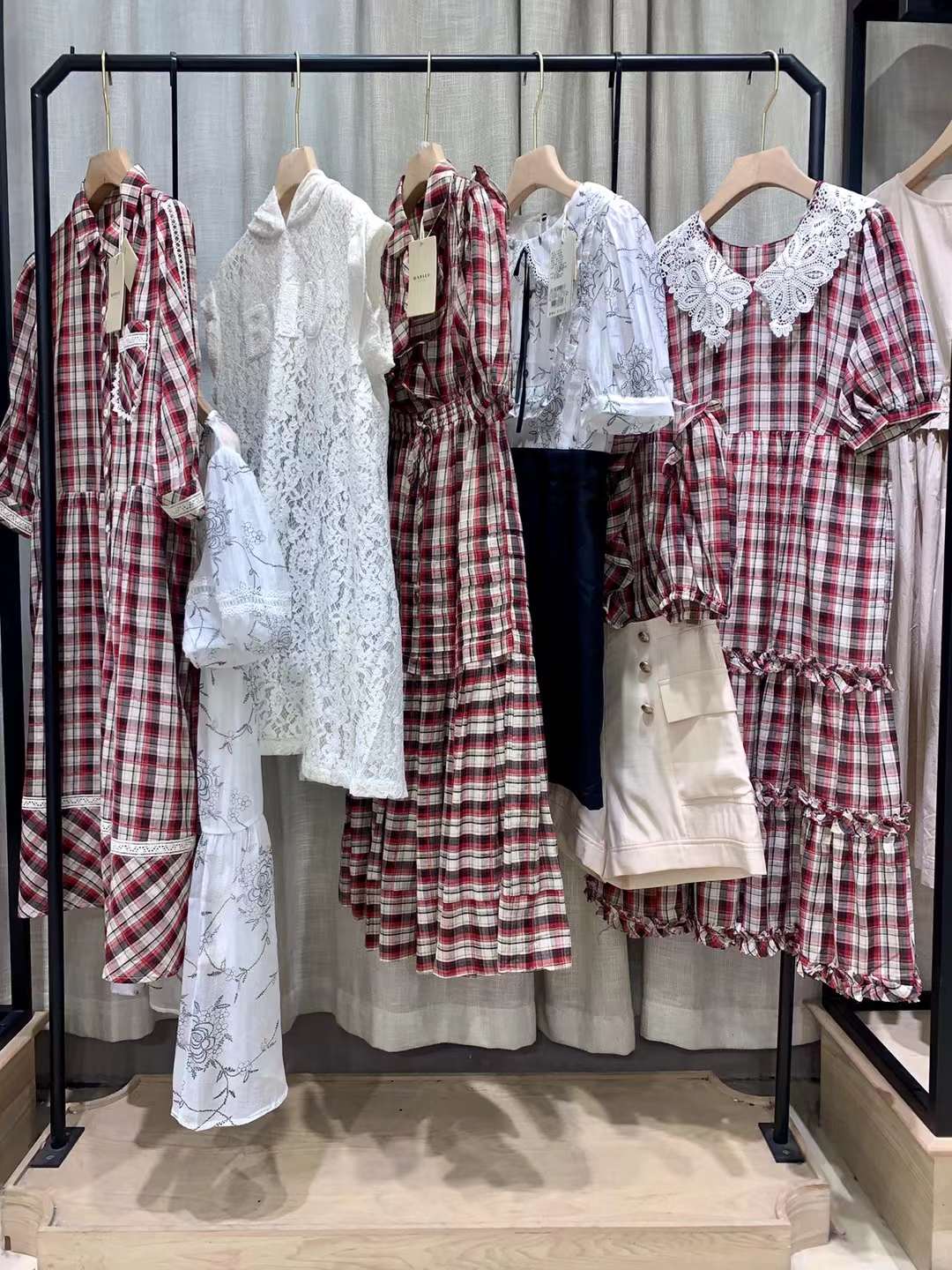 國內(nèi)一二線女裝品牌芭依璐2022夏折扣女裝尾貨走份批發(fā)
