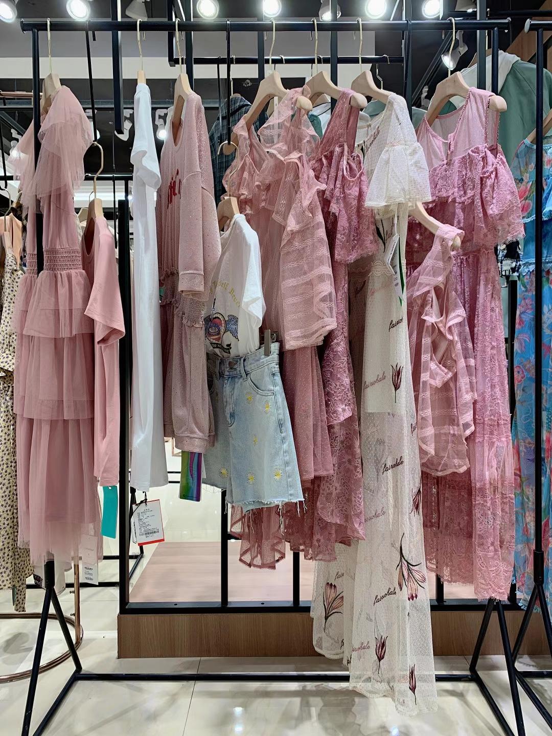 知 名品牌馬克華菲2022夏折扣女裝尾貨貨源批發(fā)