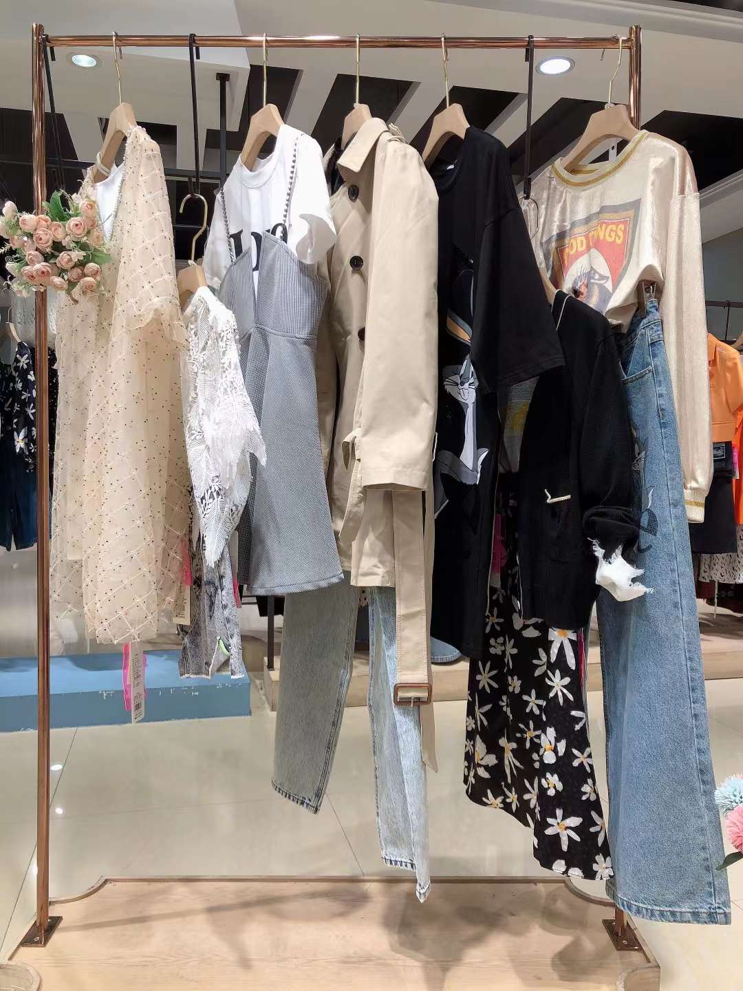 國內(nèi)知 名品牌寶貝瑪麗2022春女裝折扣尾貨批發(fā)供應(yīng)商