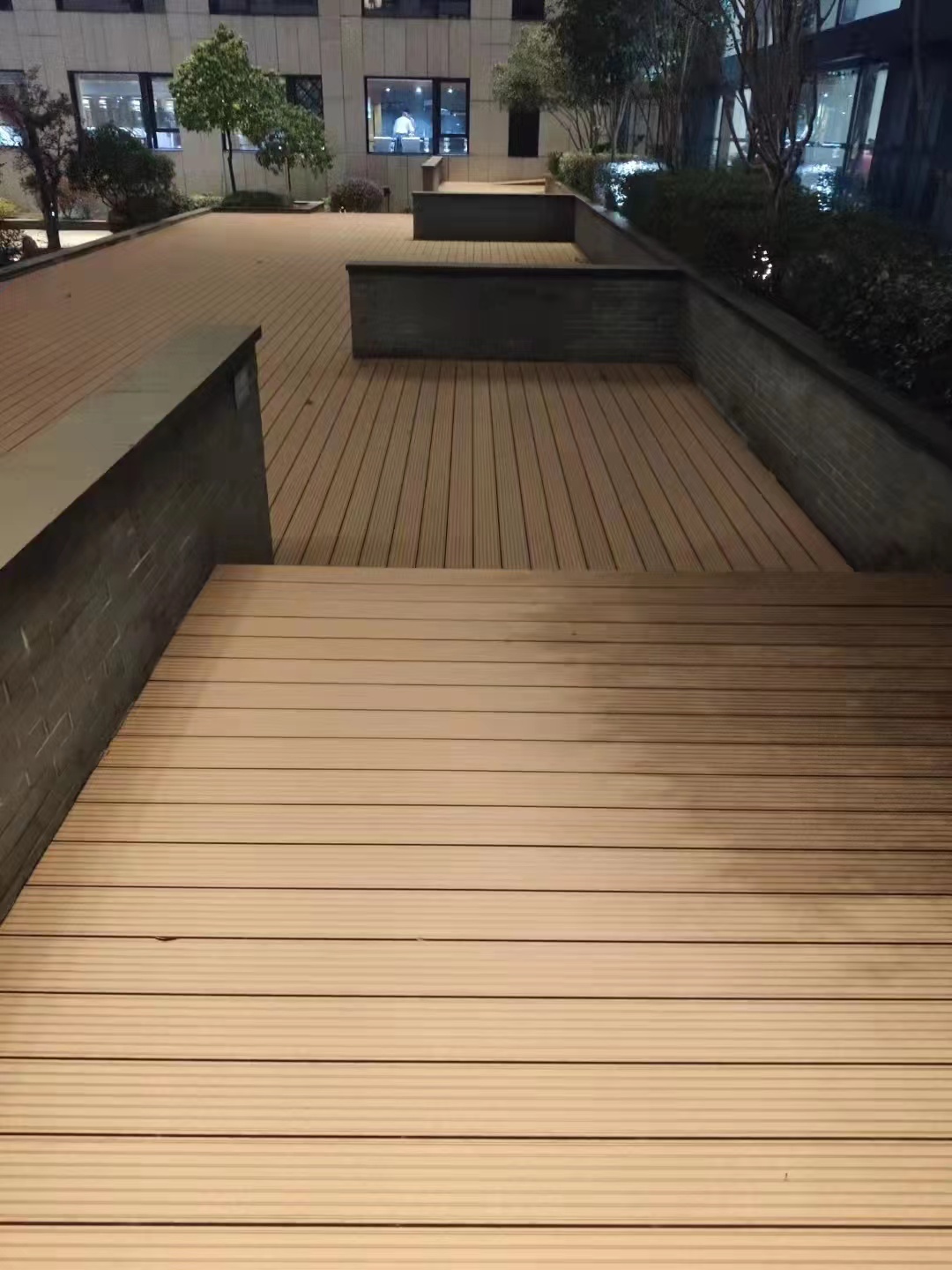 安徽木塑地板廠家 150x25方孔塑木地板 抗壓耐磨 量大價優(yōu)