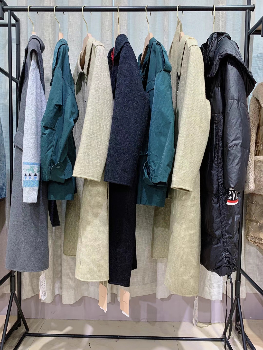 國(guó)內(nèi)知 名女裝哥邦秋高端 品牌品牌女裝尾貨走份批發(fā)