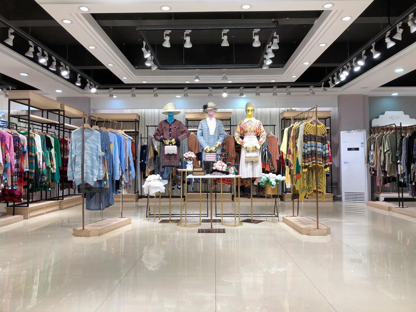 折扣女裝Only Queen2022春女裝折扣尾貨一手貨源批發(fā)市場(chǎng)