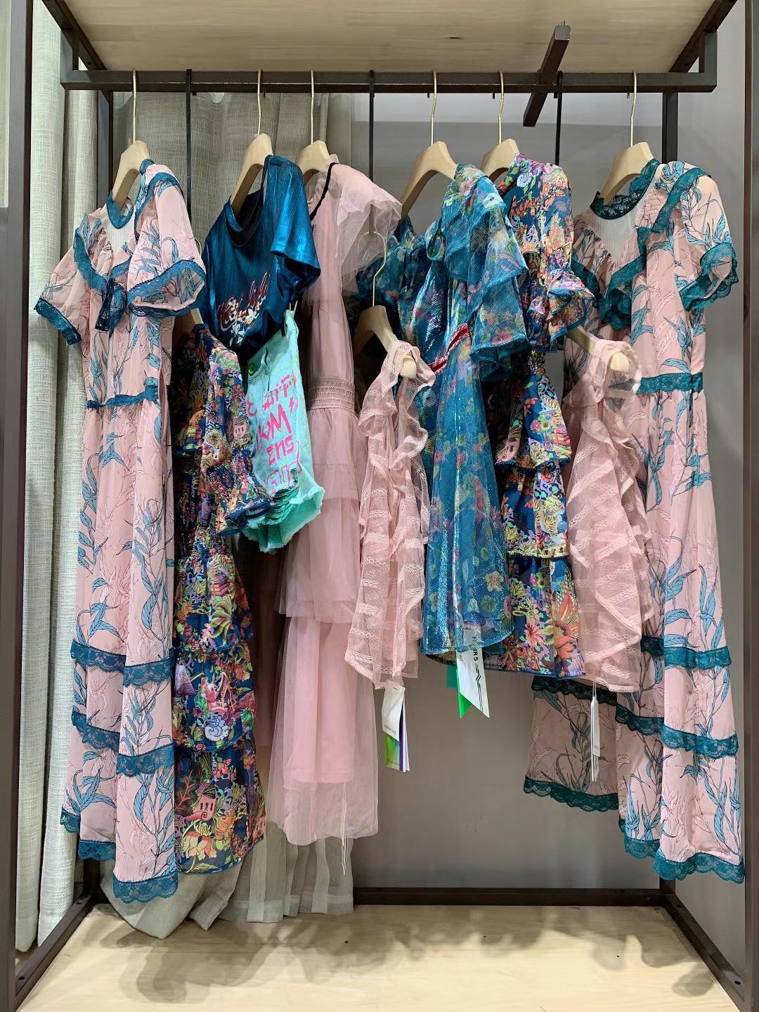 精 品品牌女裝馬克華菲2022春國內(nèi)一二線品牌女裝折扣批發(fā)