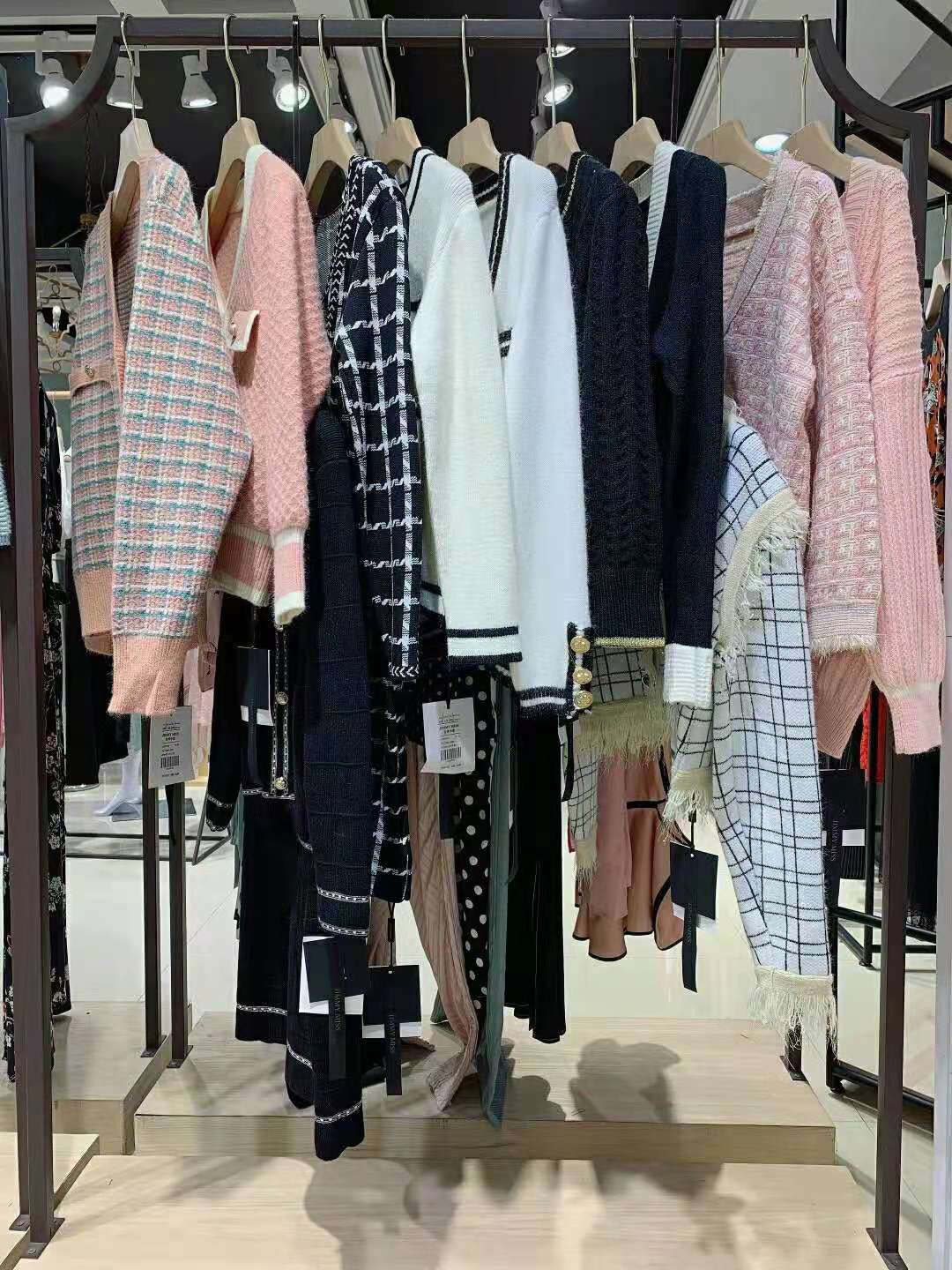 【吉米小姐】21冬輕奢小香風(fēng)品牌折扣女裝店進(jìn)貨渠道 專(zhuān)柜品牌折扣批發(fā)進(jìn)貨地址