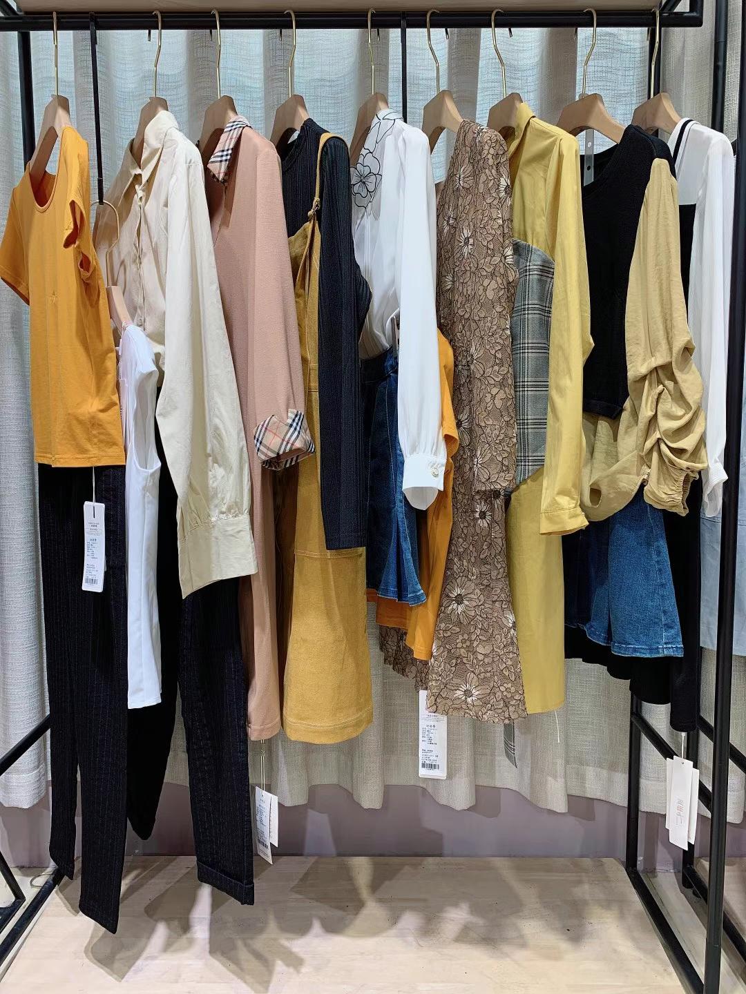 【詩(shī)萌蒂】21秋一二線高 端精 品折扣女裝，都市時(shí)尚品牌折折扣女裝貨源