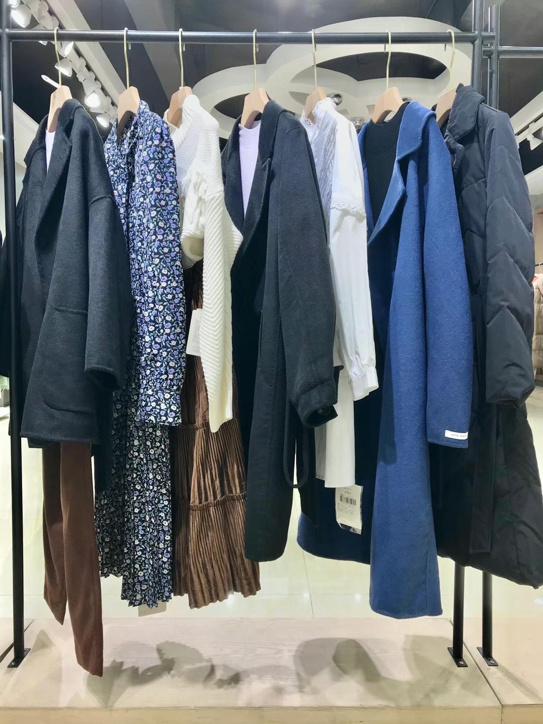 【熠凈】2021冬直播品牌折扣女裝批發(fā)一手貨源 折扣直播一折拿貨渠道