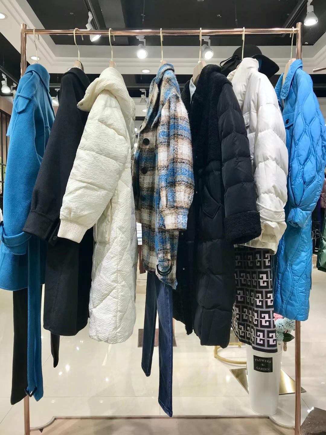 【熠凈】2021冬直播品牌折扣女裝批發(fā)一手貨源 折扣直播一折拿貨渠道