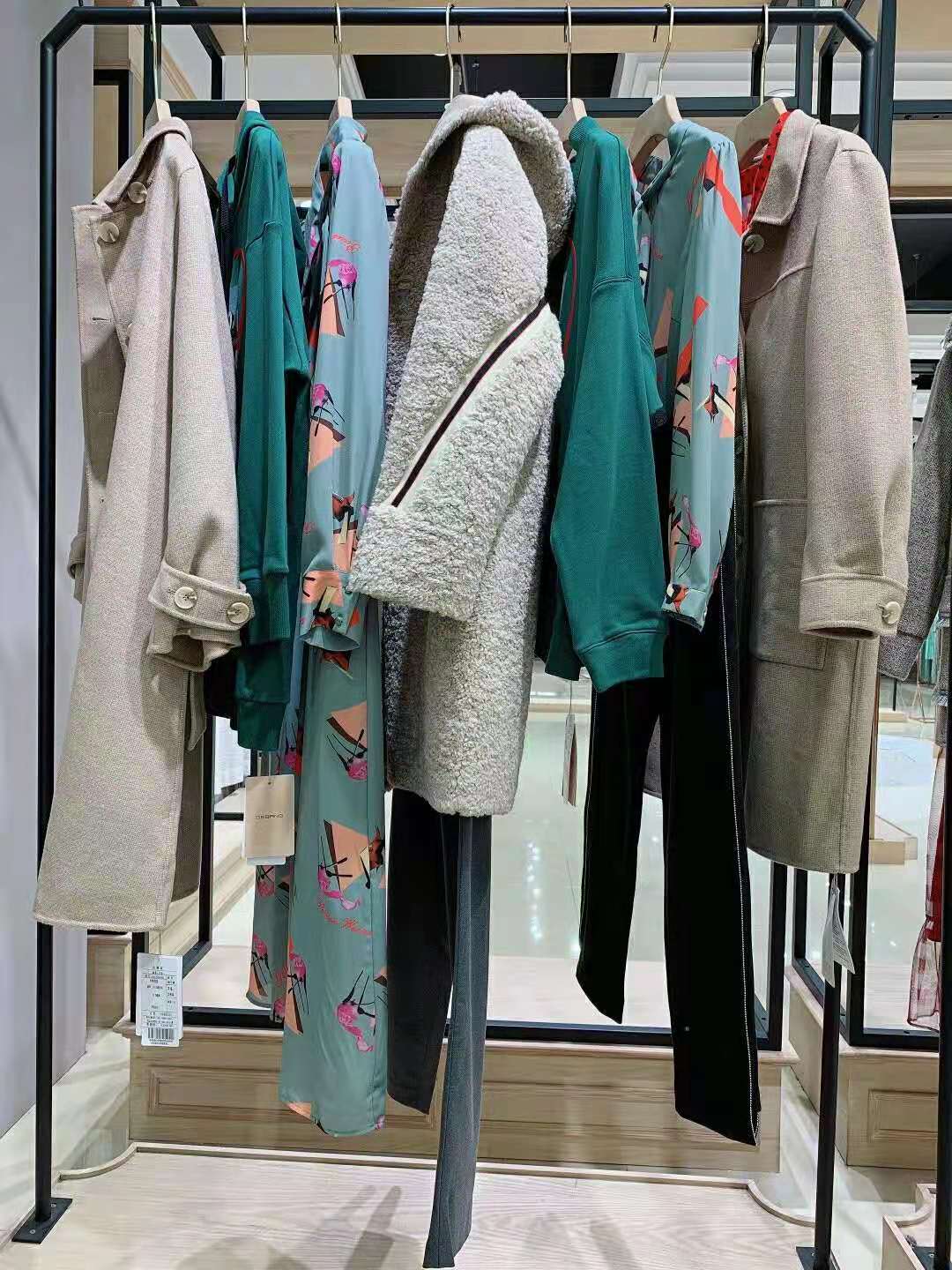【哥邦】21秋冬重磅上新，高 端商務(wù)時尚女裝品牌折扣女裝尾貨貨源供應(yīng)