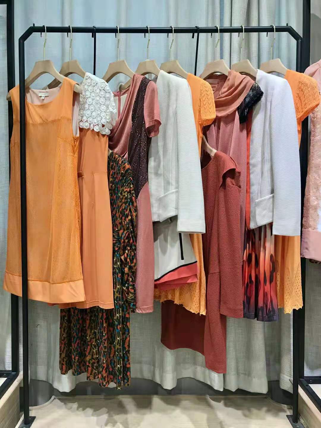 【宜姿蘭娜】21秋“滕氏”同風(fēng)格品牌女裝折扣尾貨淘寶直播貨源品牌女裝批發(fā)
