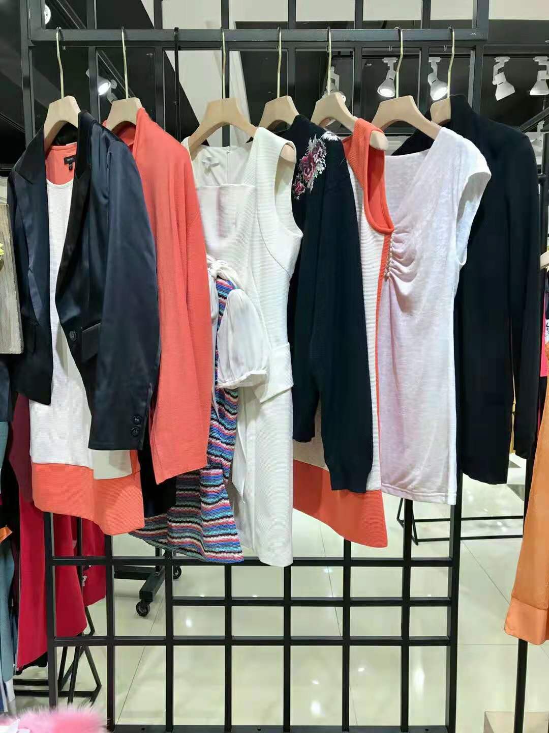 【宜姿蘭娜】21秋“滕氏”同風(fēng)格品牌女裝折扣尾貨淘寶直播貨源品牌女裝批發(fā)