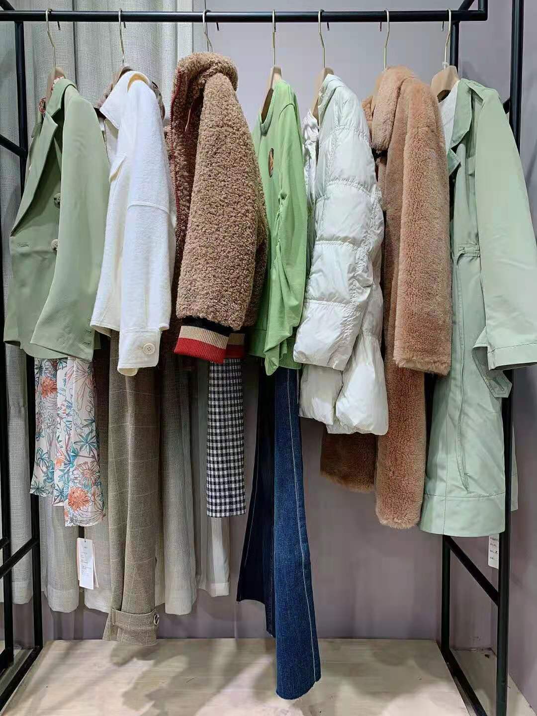 【哥邦】21秋冬重磅上新，高 端商務(wù)時尚女裝品牌折扣女裝尾貨貨源供應(yīng)