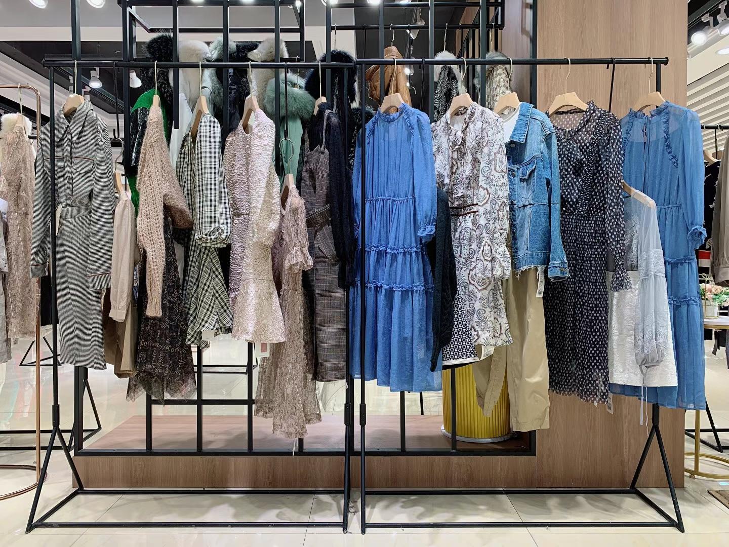 【MOFAN摩凡】2022夏裝專柜撤柜品牌女裝折扣店進(jìn)貨批發(fā)價(jià)格 折扣直播一折拿貨