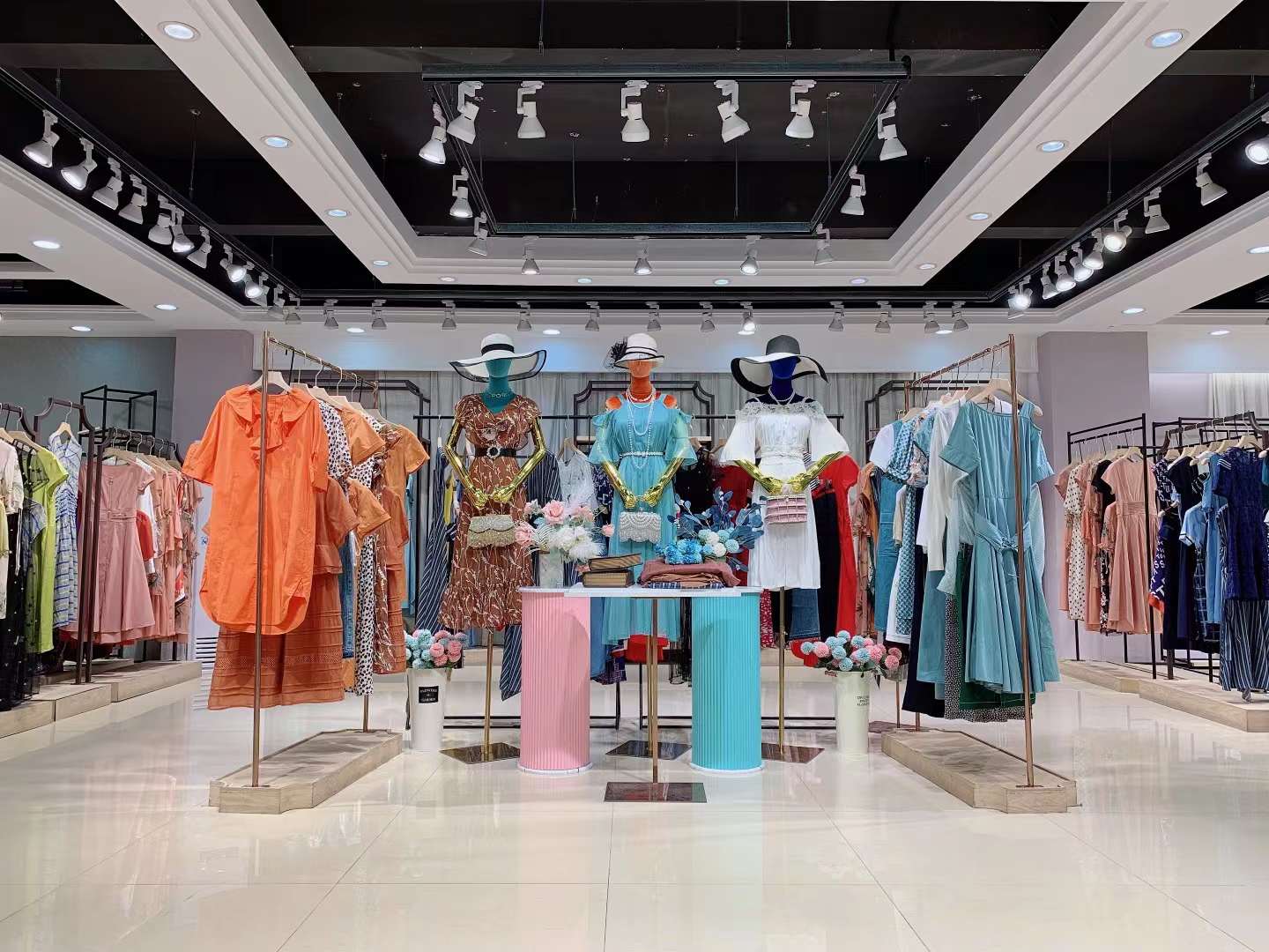 上海高端 品牌郁香菲2021秋一二線大 牌品牌折扣女裝批發(fā)基地
