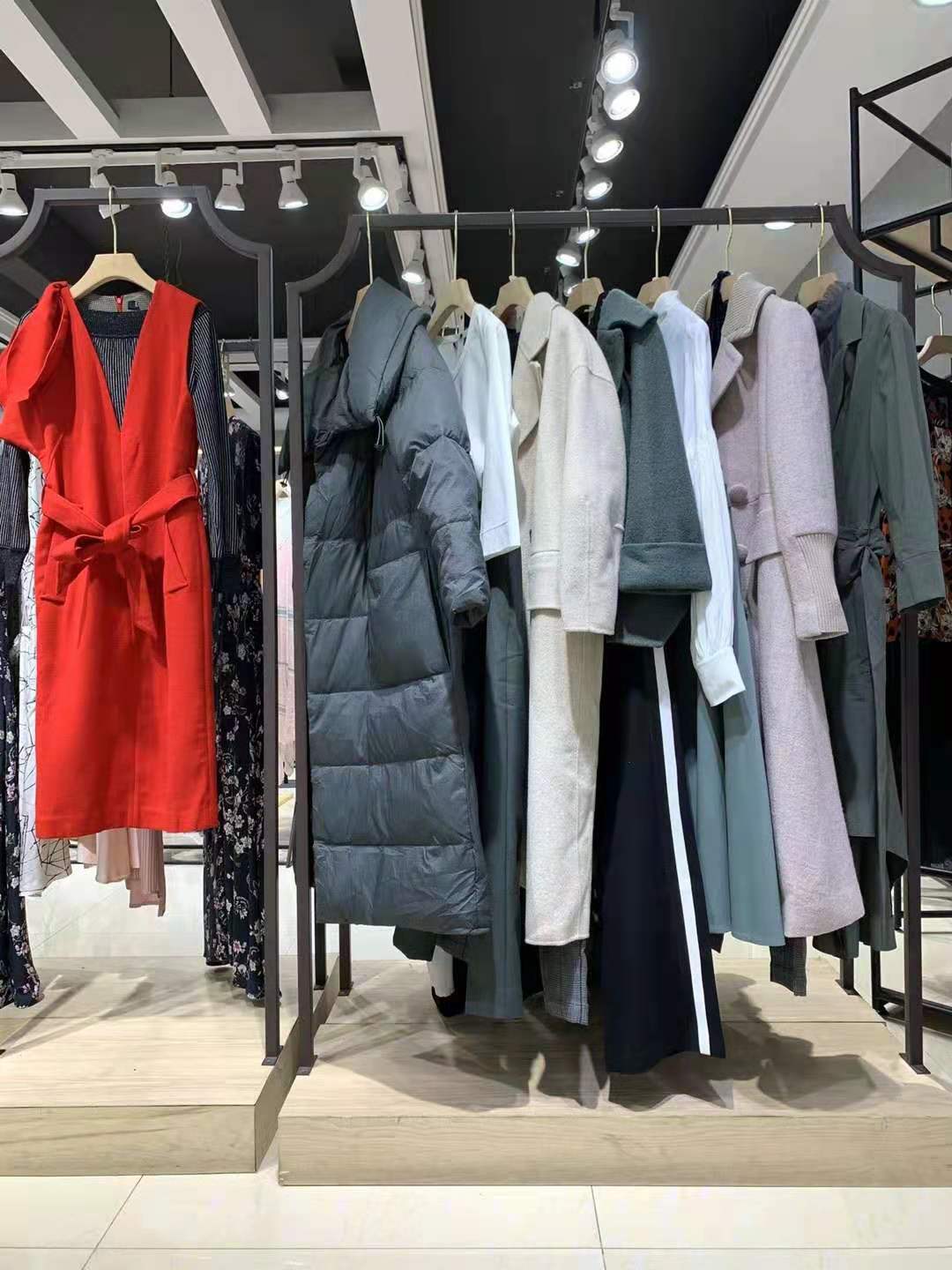 簡約原創(chuàng)設(shè)計師品牌艾迪潘秋品牌折扣女裝庫存打包