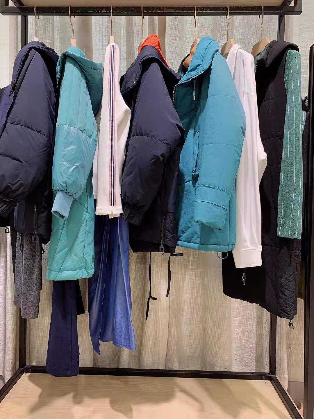 上海高端一二線品牌弗雷姆夫2021秋精 品女裝尾貨批發(fā)供應商