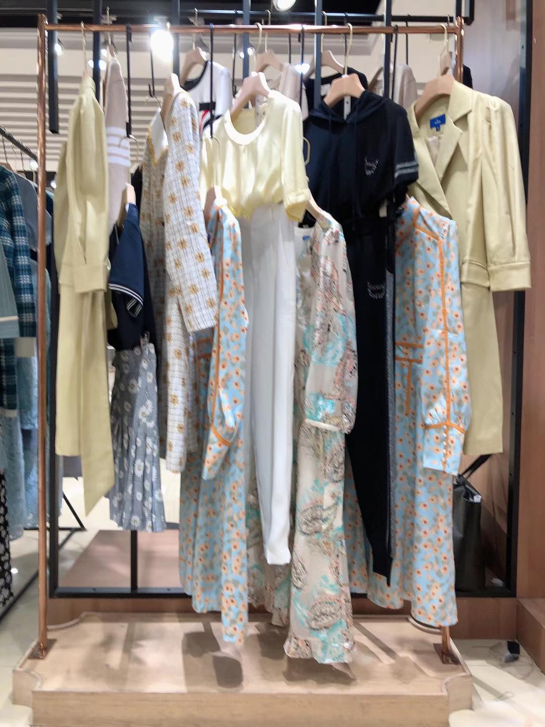 【恩裳】22春高 檔連衣裙一手大貨分份批發(fā) 折扣女裝廠家直發(fā)庫存尾貨一手貨源