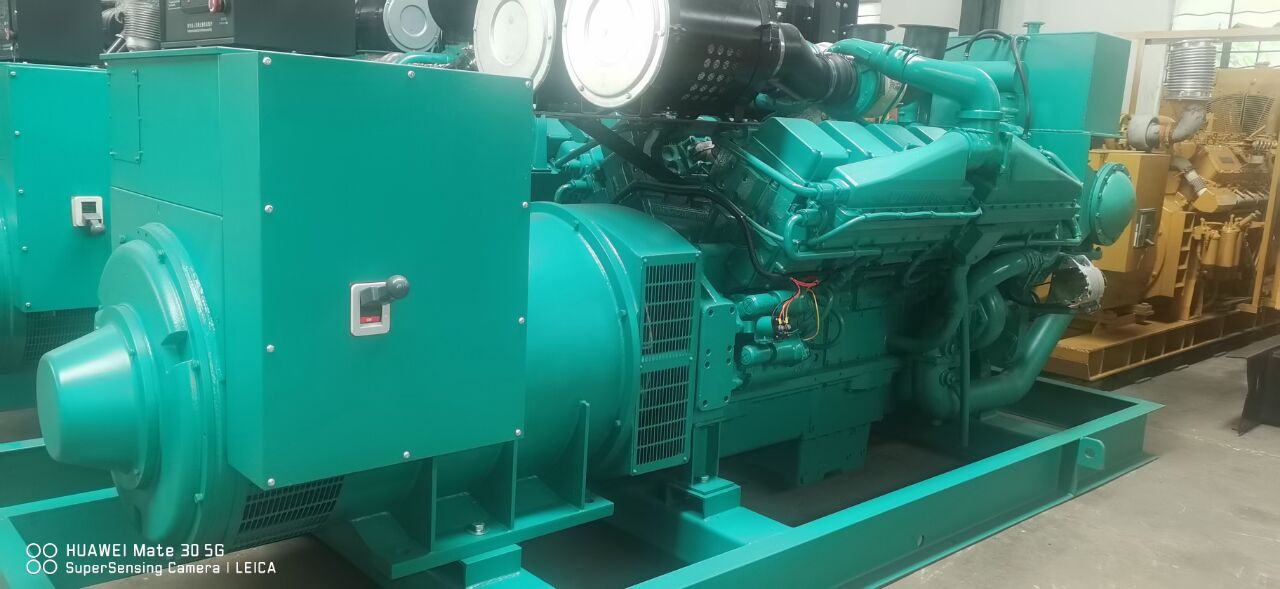 轉(zhuǎn)讓進(jìn)口康明斯880kw發(fā)電機(jī)組