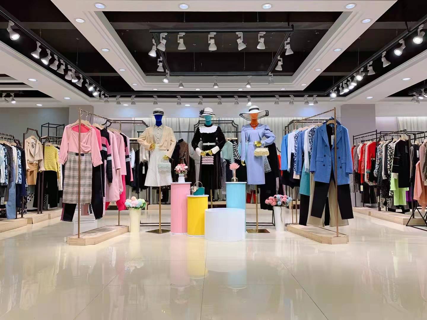 意大利品牌卡尼歐2021秋品牌女裝折扣尾貨庫(kù)存批發(fā)渠道