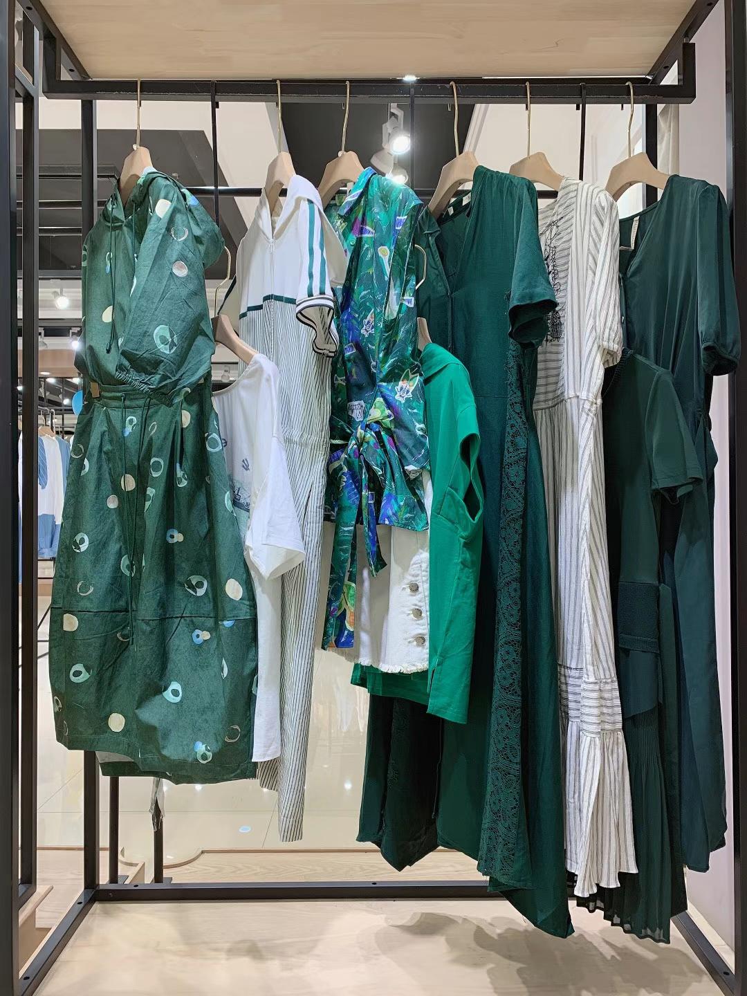 麗迪莎22夏精 品大碼女裝品牌庫存尾貨貨源走份廣州精 品一手女裝批發(fā)