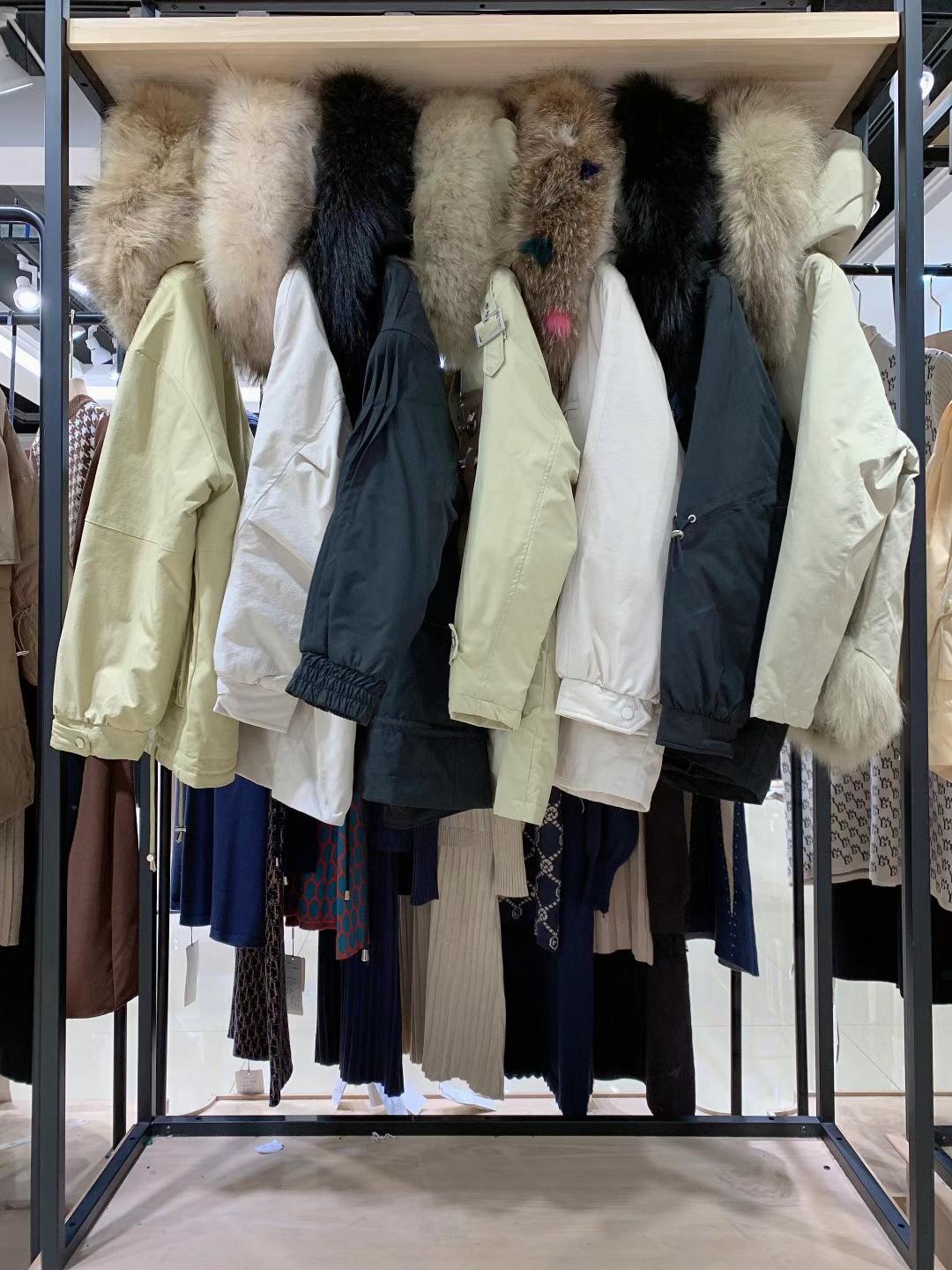 摩卡素2021冬新款皮草羽絨服直播女裝尾貨品牌折扣女裝批發(fā)一手貨源