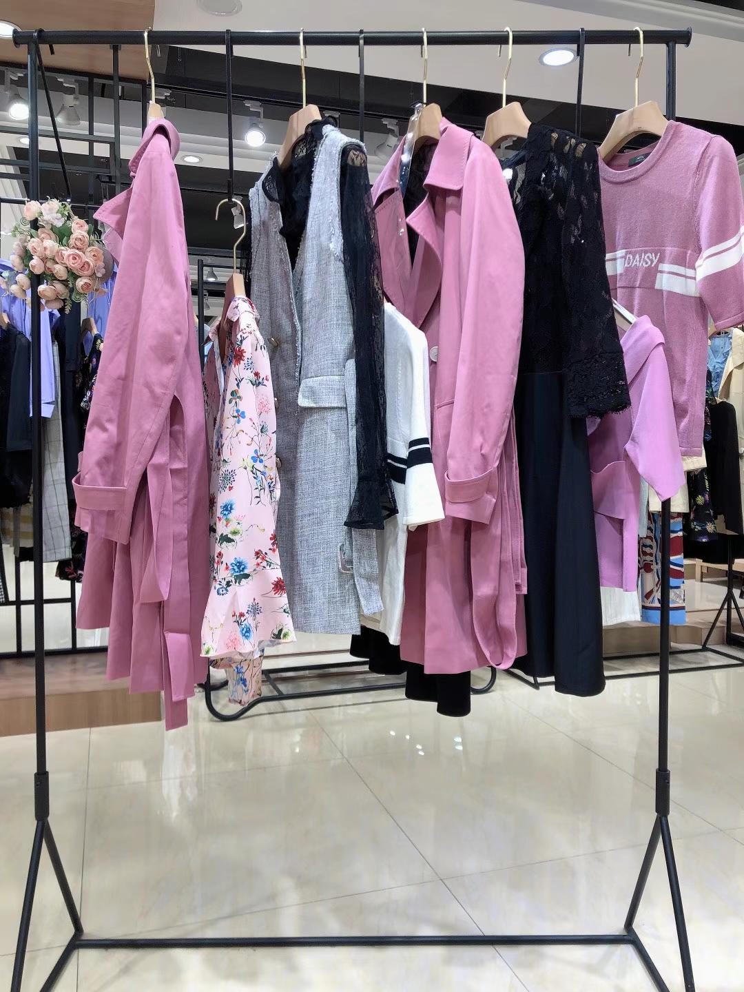 國內品牌艾托奧2022夏知 名品牌女裝折扣走份批發(fā)