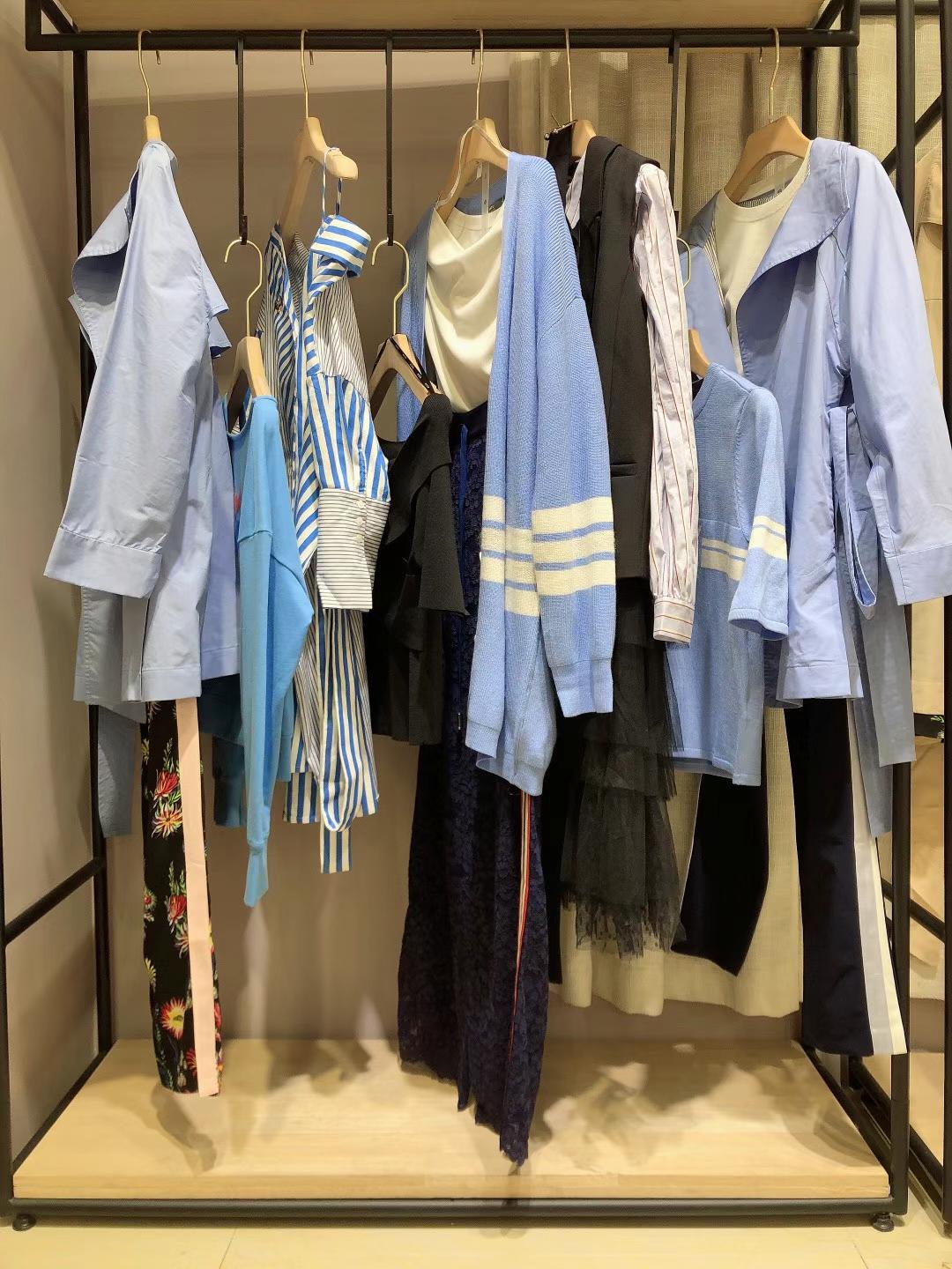 國內品牌艾托奧2022夏知 名品牌女裝折扣走份批發(fā)