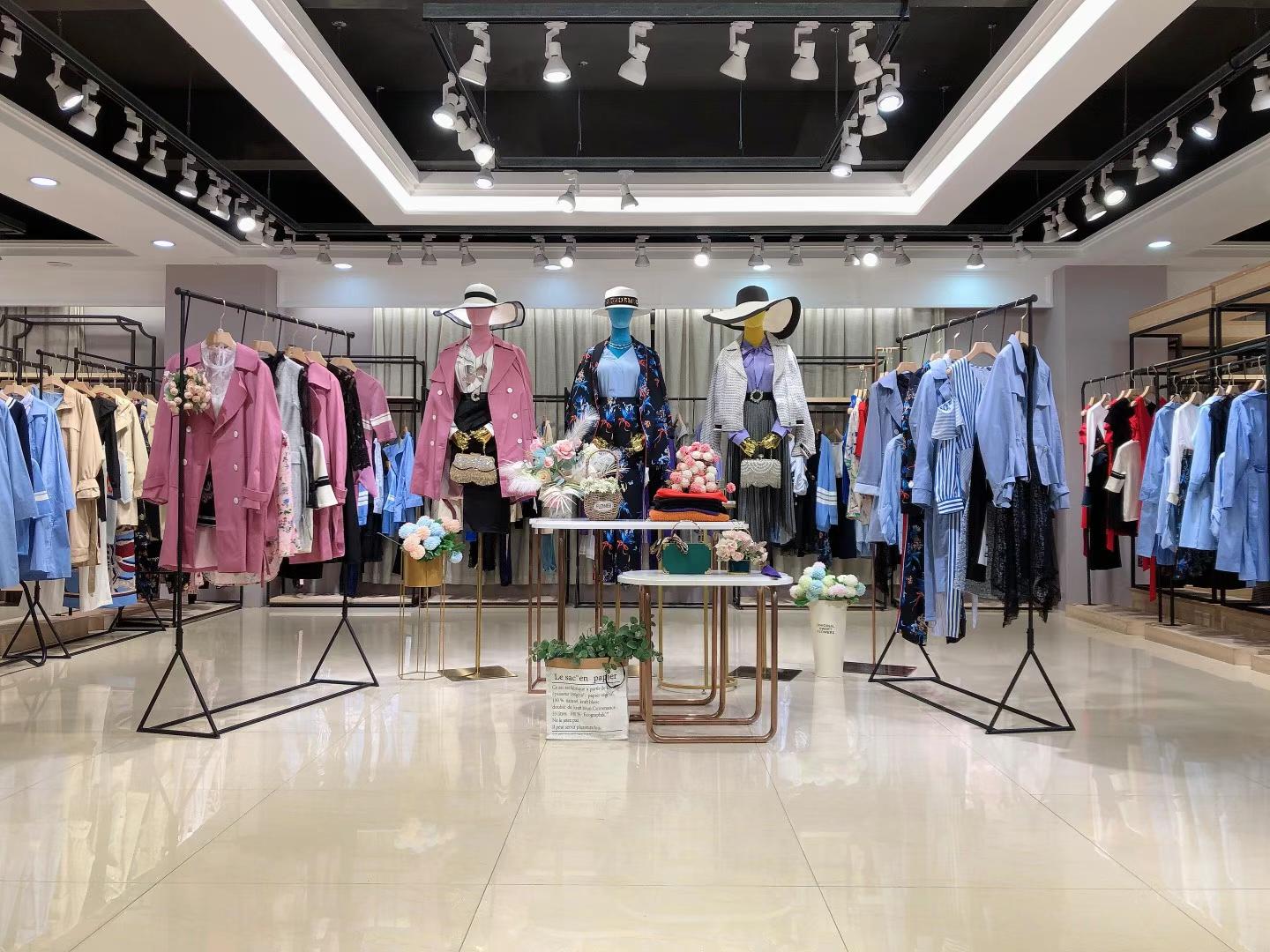 國內品牌艾托奧2022夏知 名品牌女裝折扣走份批發(fā)