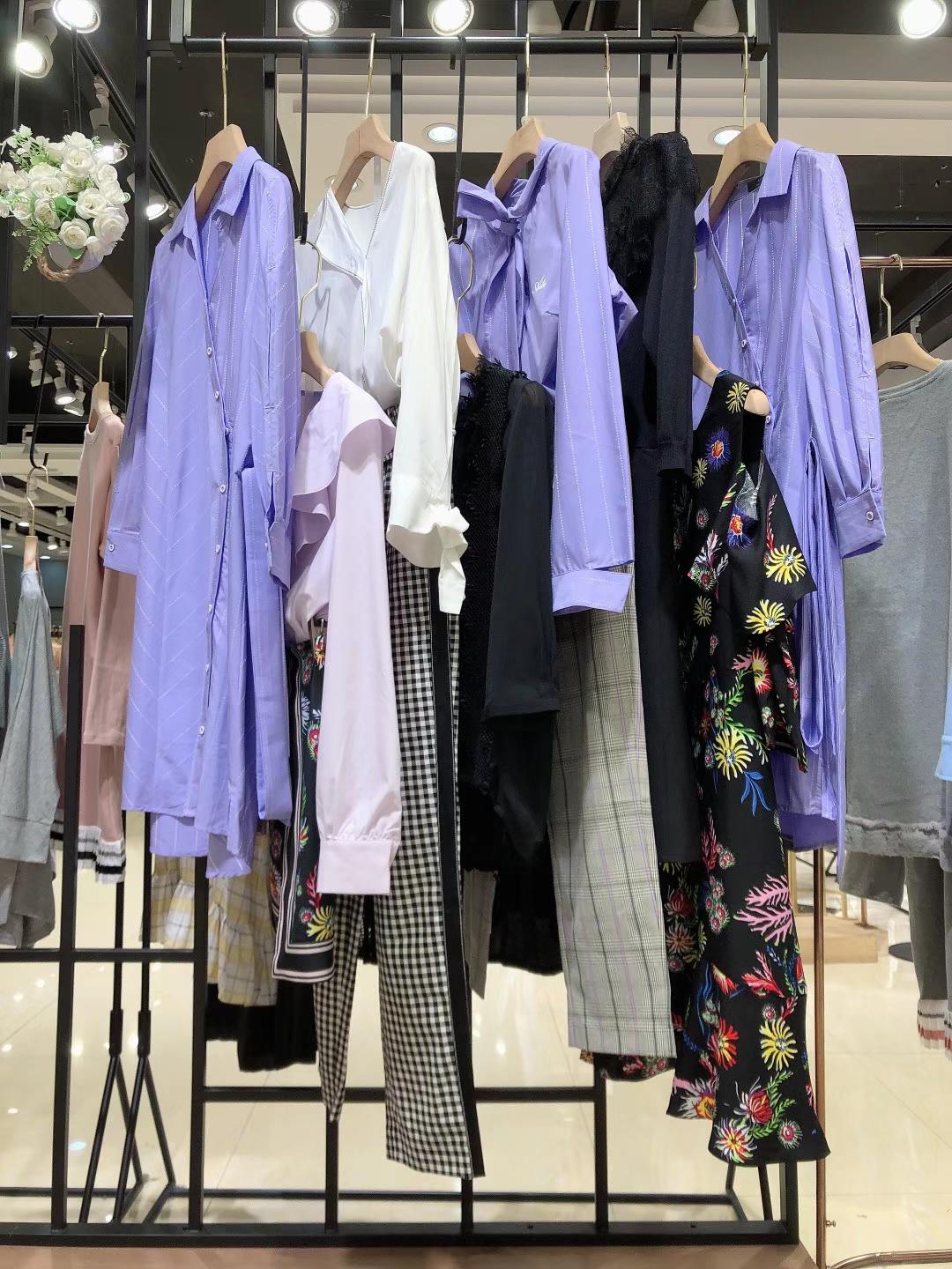 國內品牌艾托奧2022夏知 名品牌女裝折扣走份批發(fā)