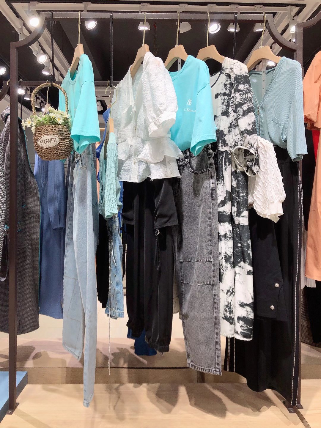 國際女裝寶貝瑪麗 BABY MARY2022春品牌女裝一手貨源批發(fā)渠道 寶貝瑪麗BABY MARY