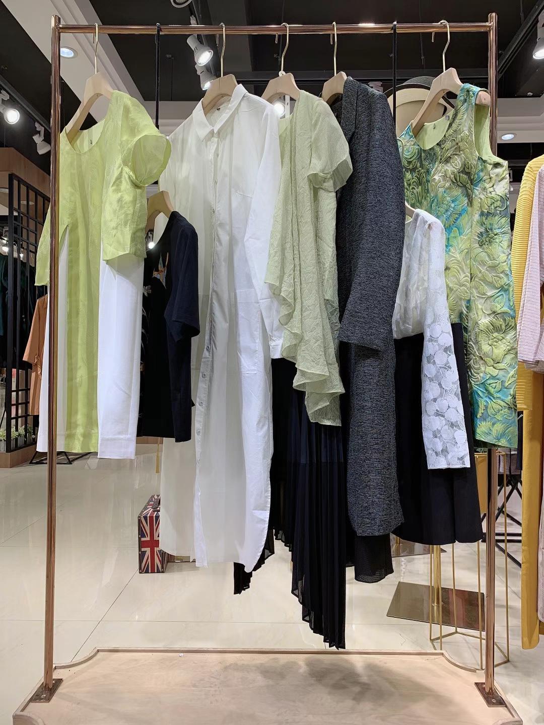 一二線品牌臺繡2022夏折扣女裝尾貨工廠直批發(fā)貨源