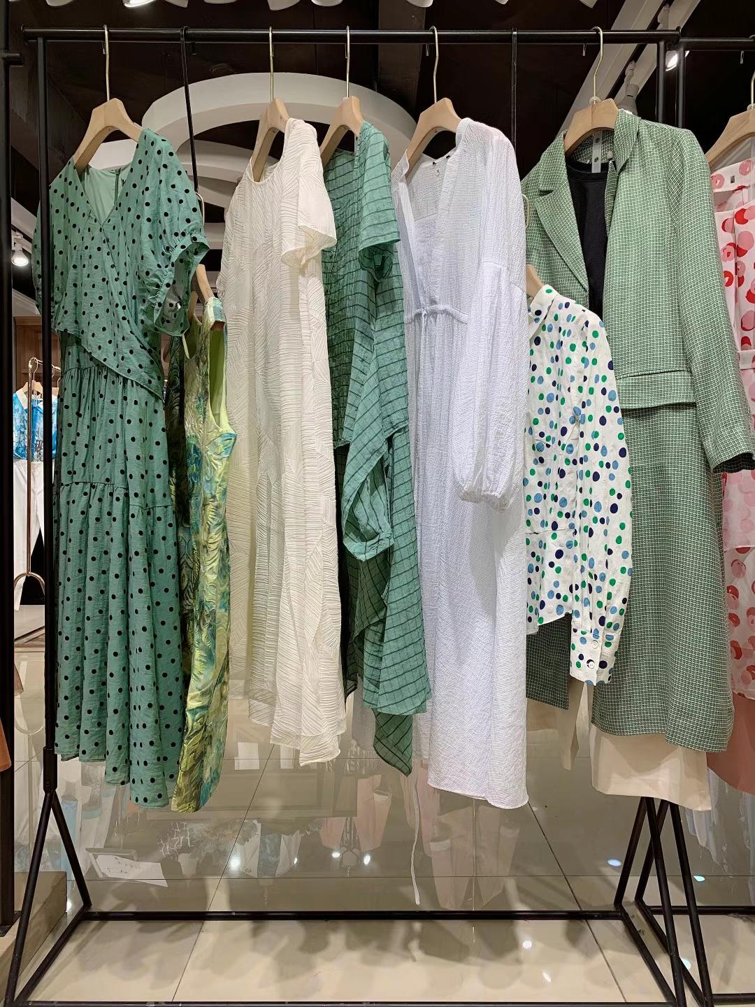 一二線品牌臺繡2022夏折扣女裝尾貨工廠直批發(fā)貨源