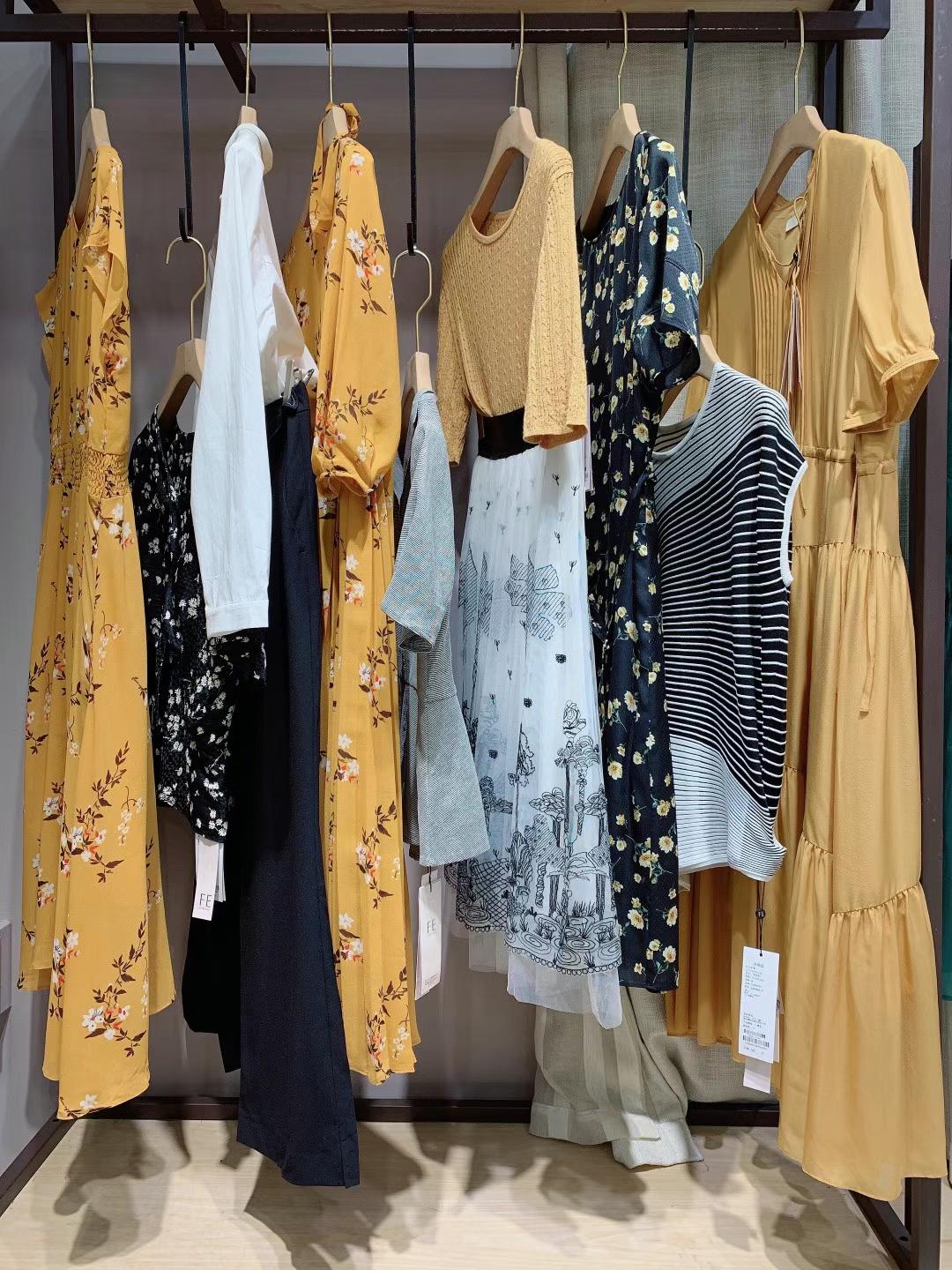 高端 品牌華人杰2022春夏時尚女裝庫存尾貨批發(fā)